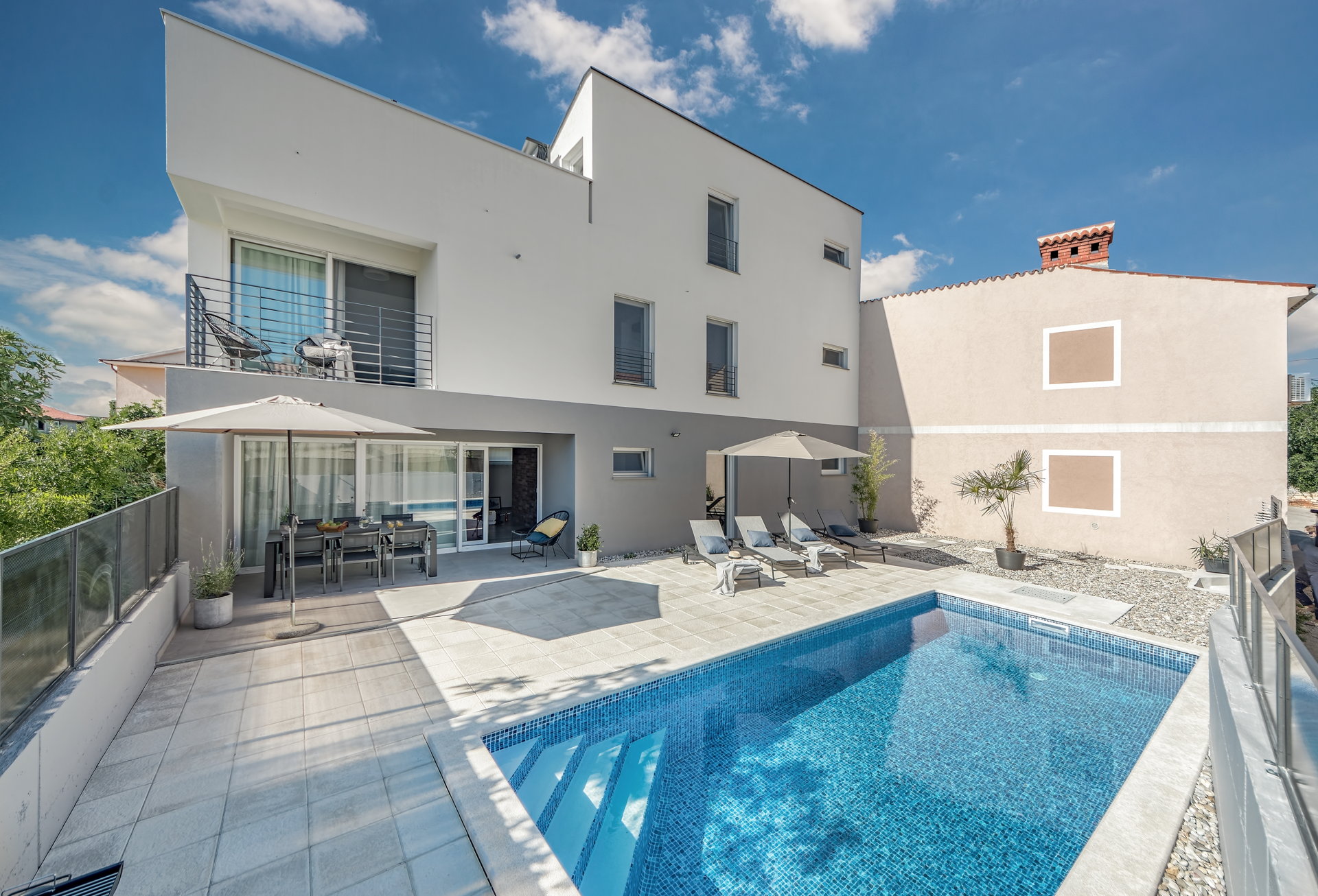 Villa Sunny Sky with Pool