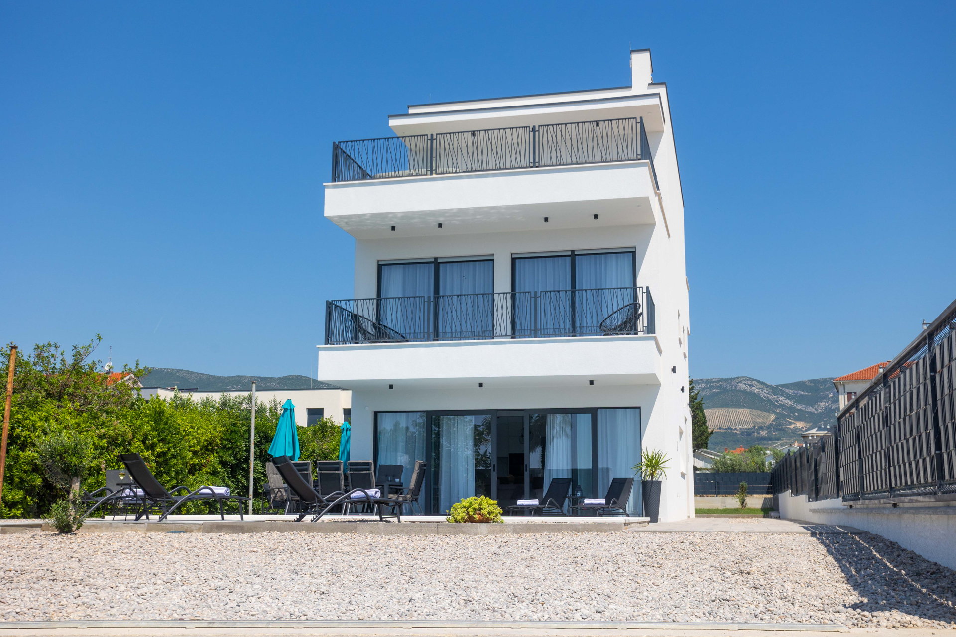 Villa Wave s bazenom uz plažu