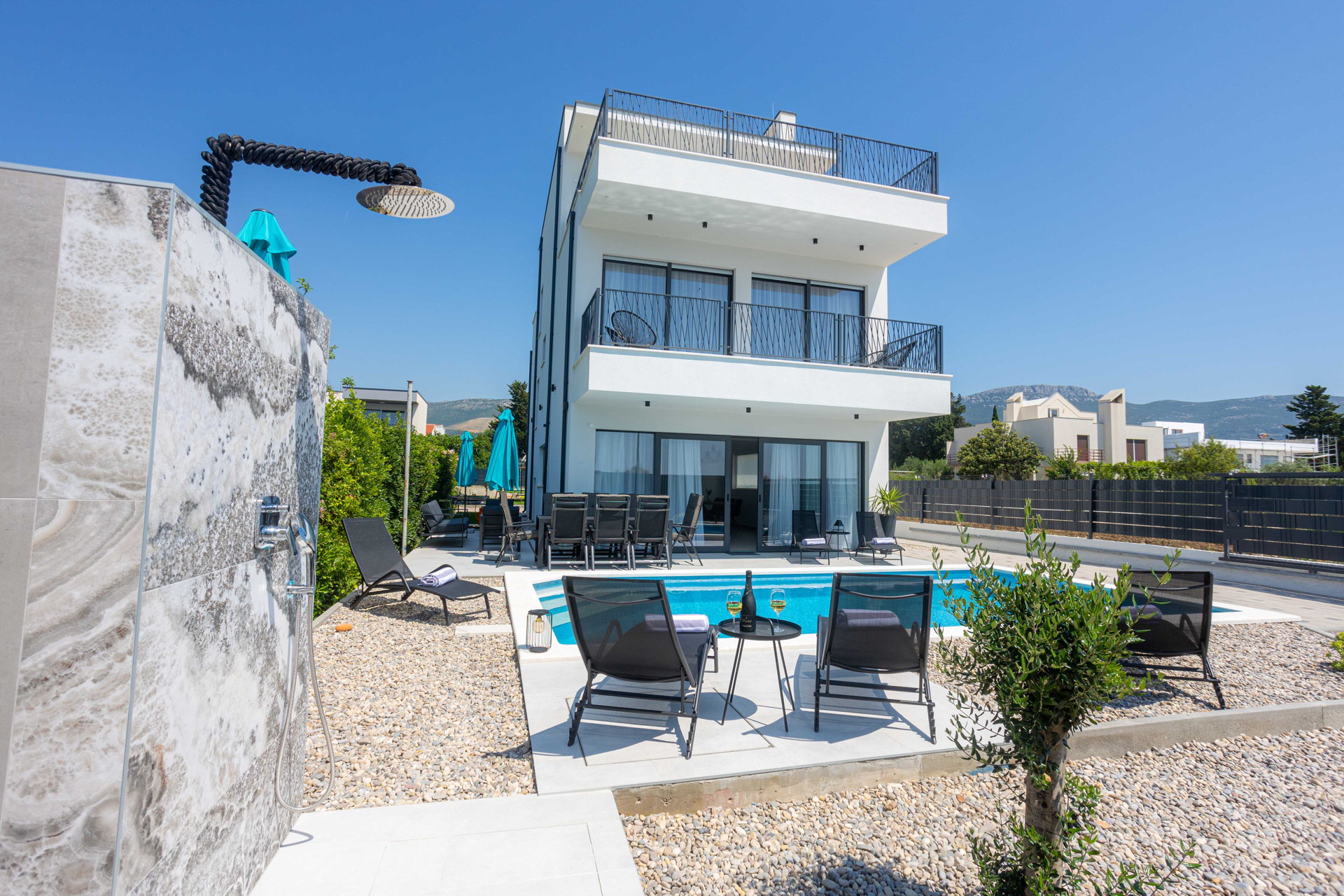 Villa Wave s bazenom uz plažu