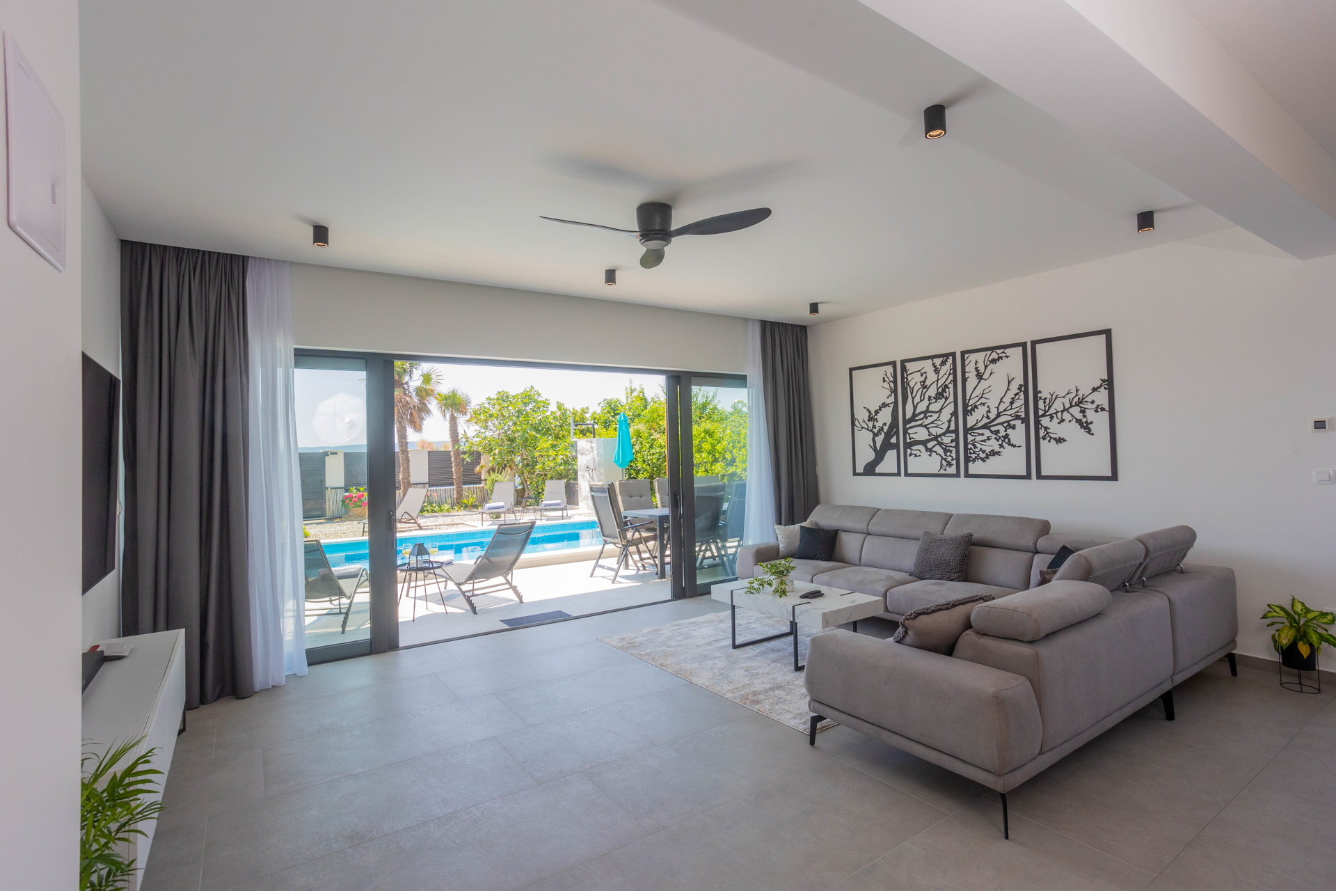 Villa Wave s bazenom uz plažu