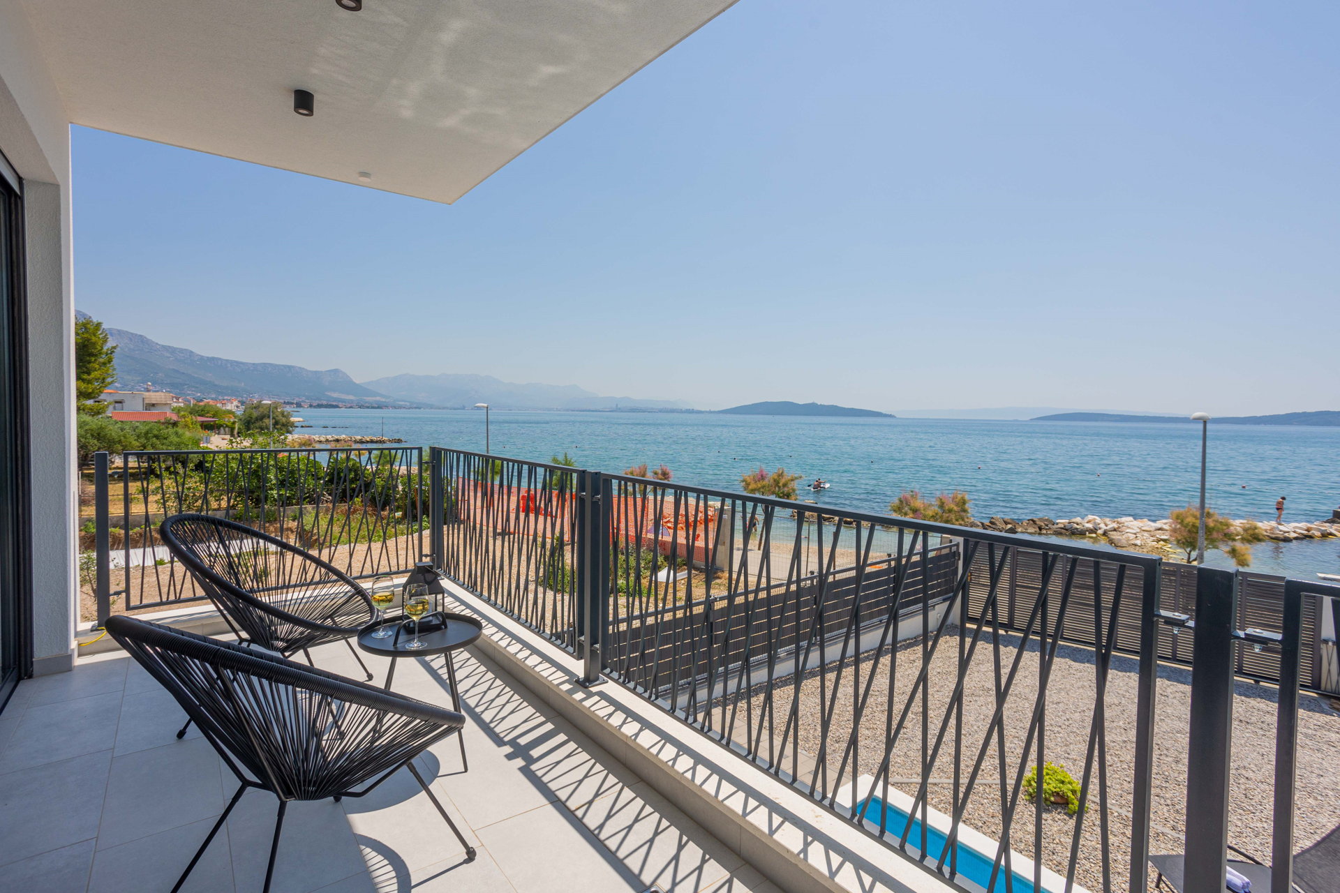 Villa Wave s bazenom uz plažu