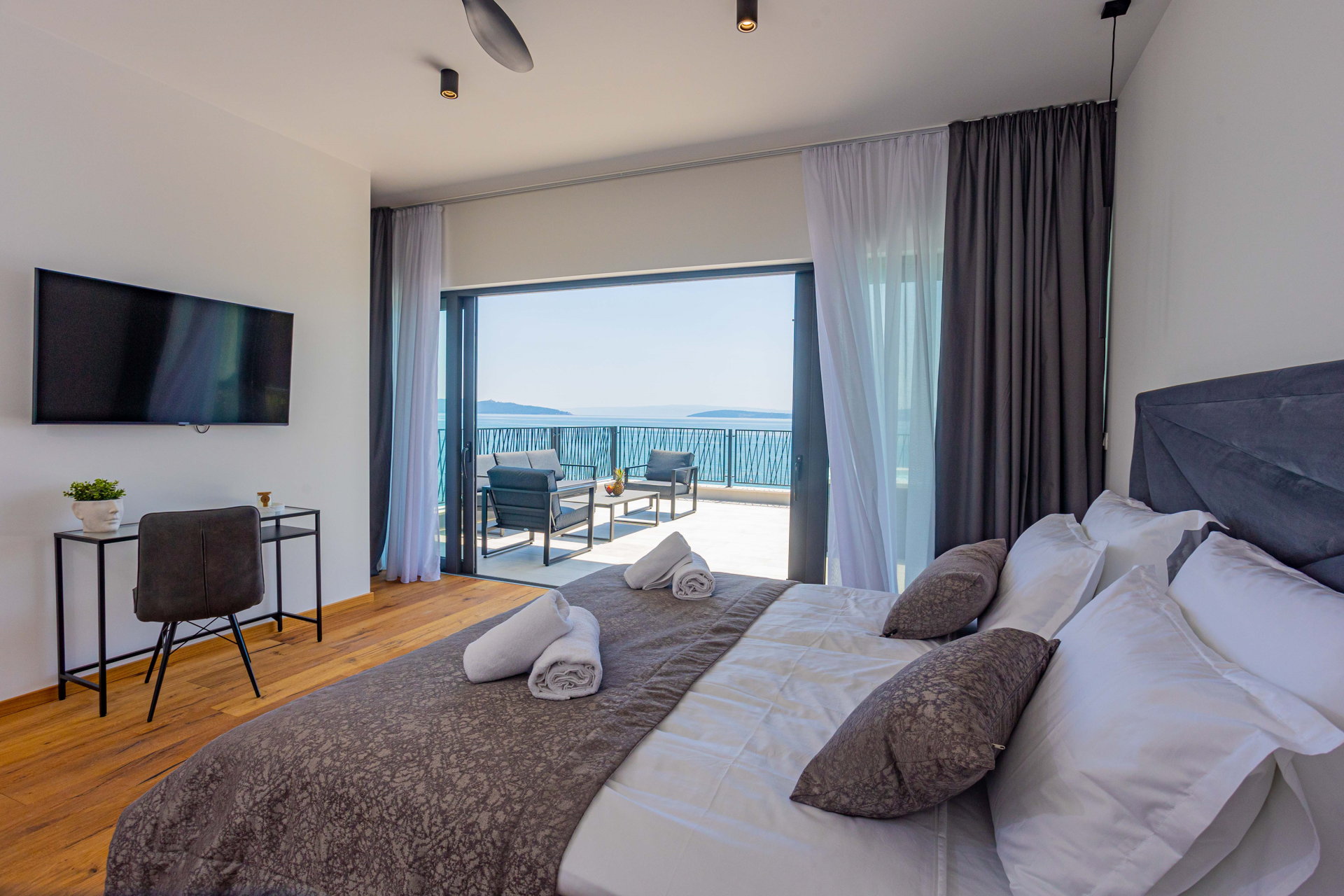 Villa Wave s bazenom uz plažu