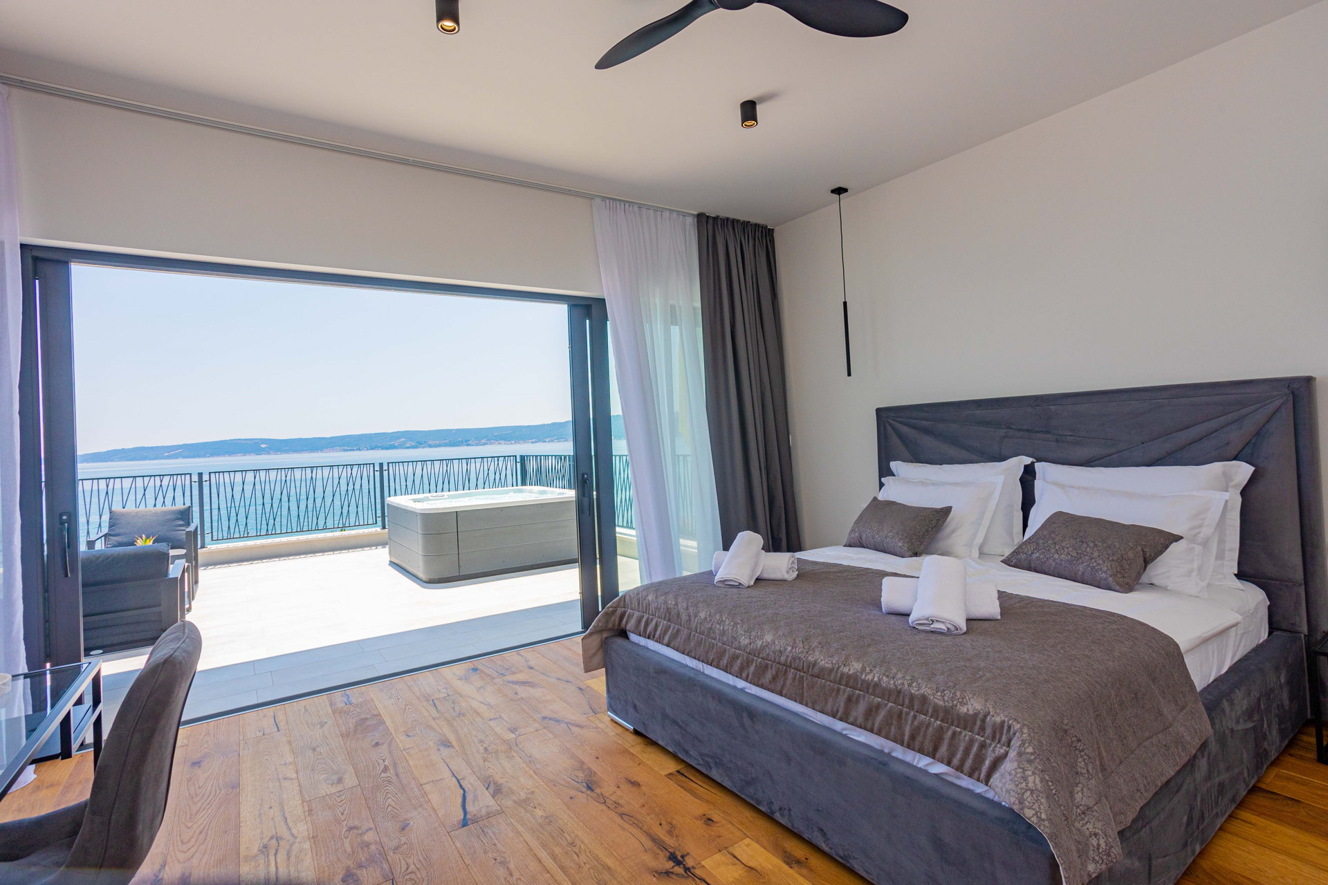 Villa Wave s bazenom uz plažu