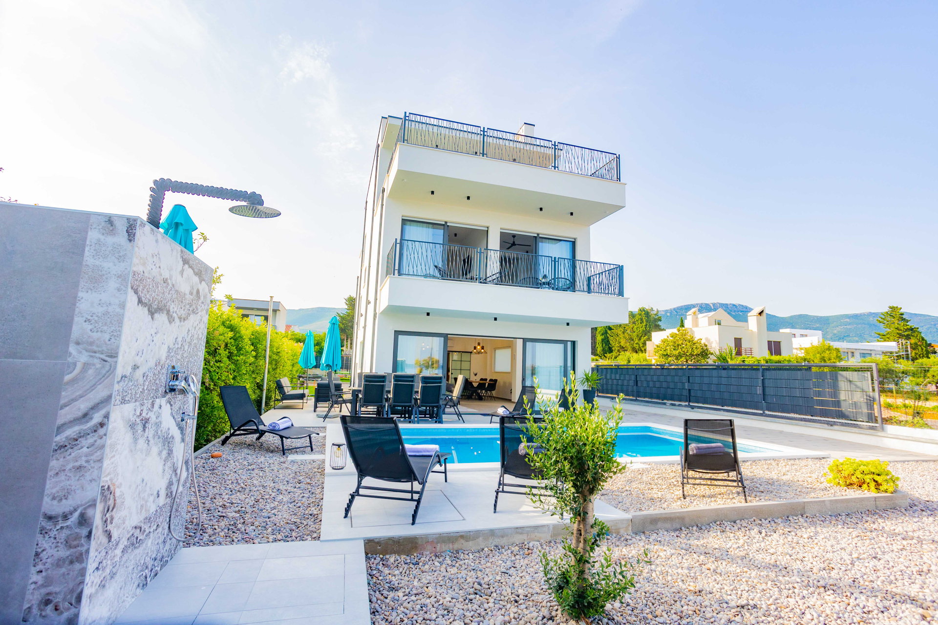 Villa Wave s bazenom uz plažu