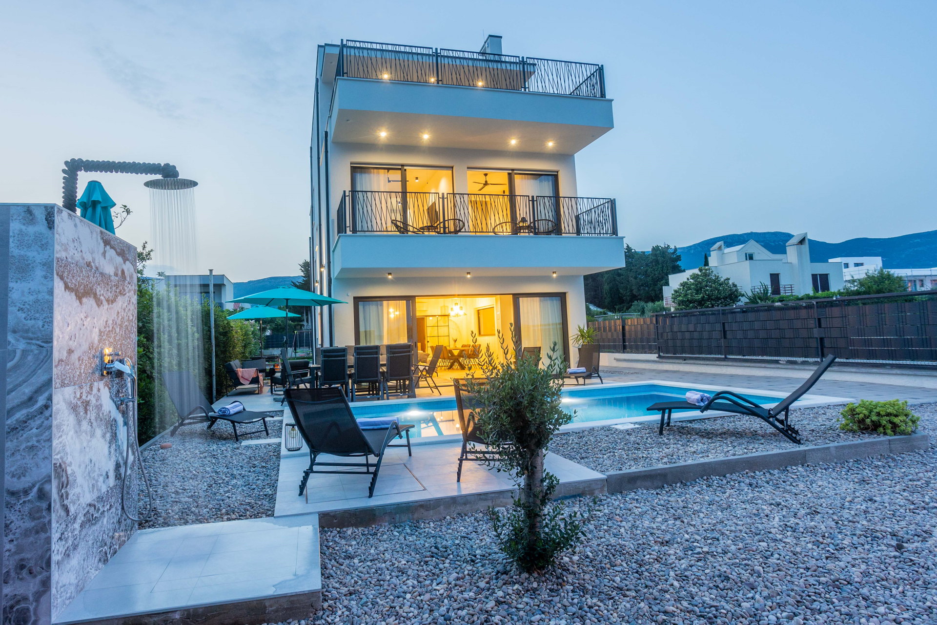 Villa Wave s bazenom uz plažu