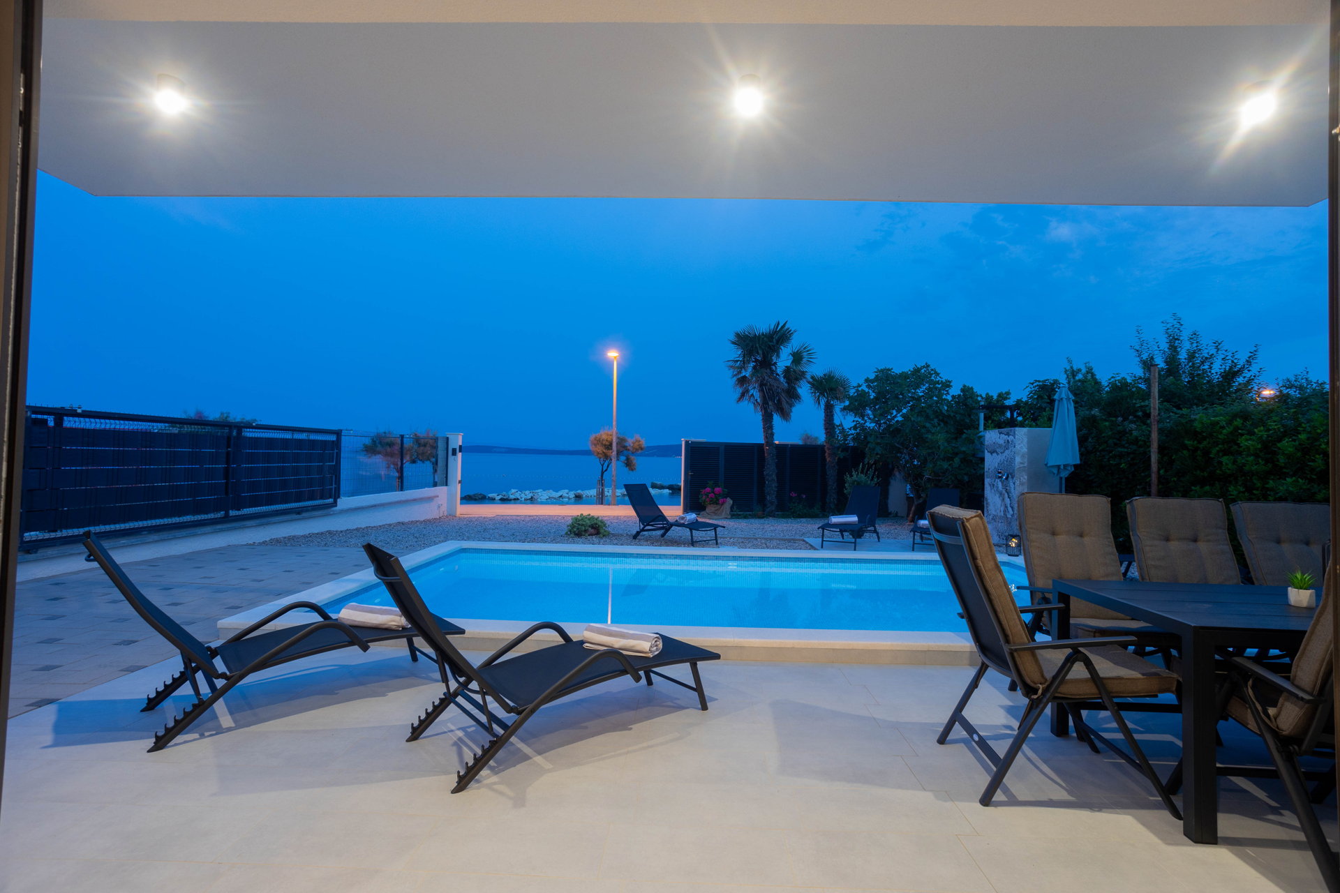 Villa Wave s bazenom uz plažu
