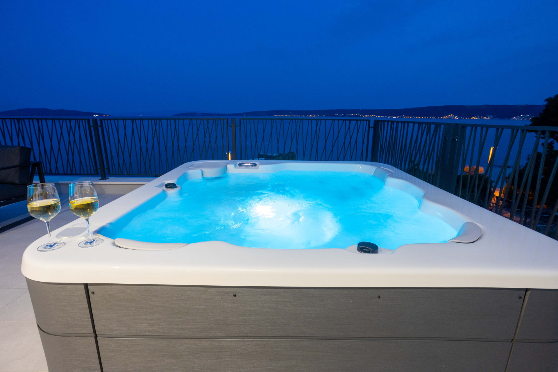 Villa Wave s bazenom uz plažu