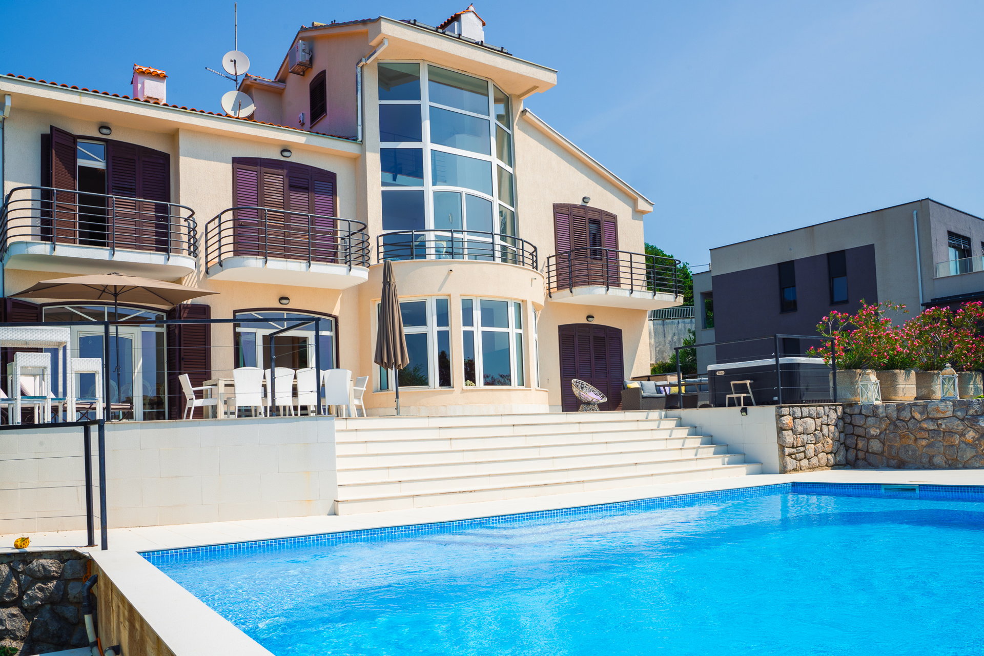 Villa Piano with Pool