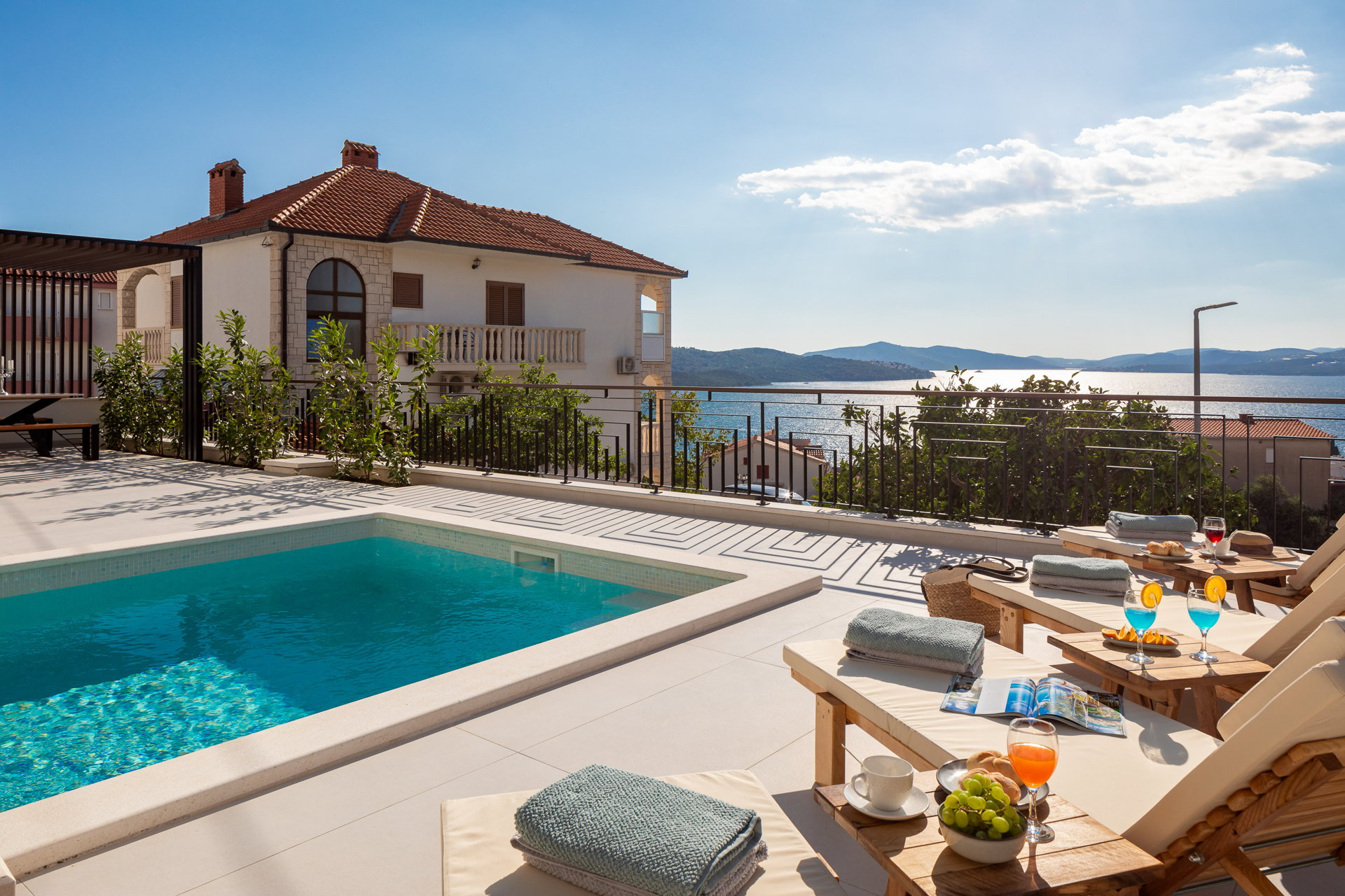 Luxury Villa de Mar with Pool