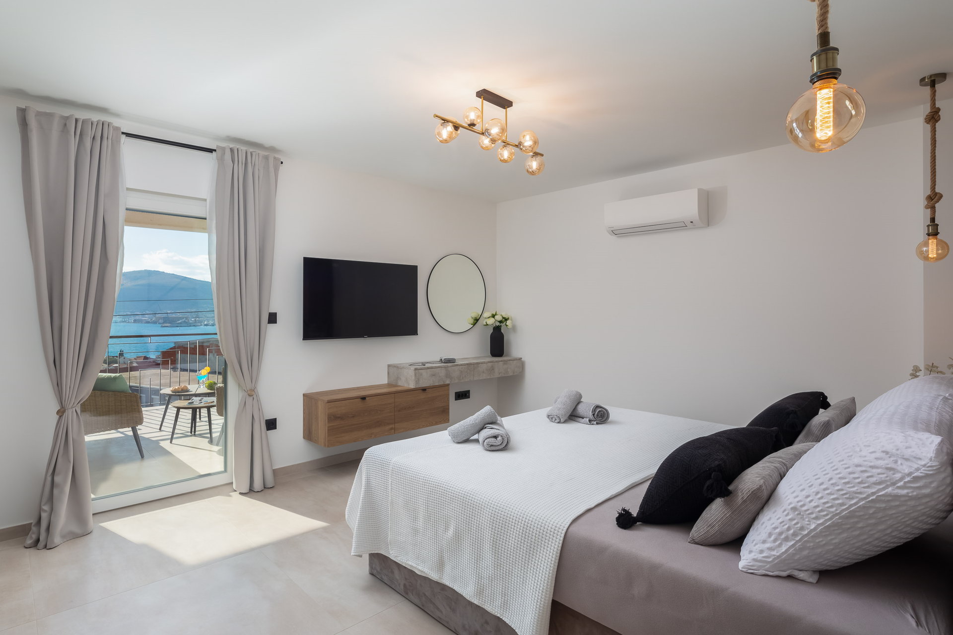 Luxury Villa de Mar with Pool