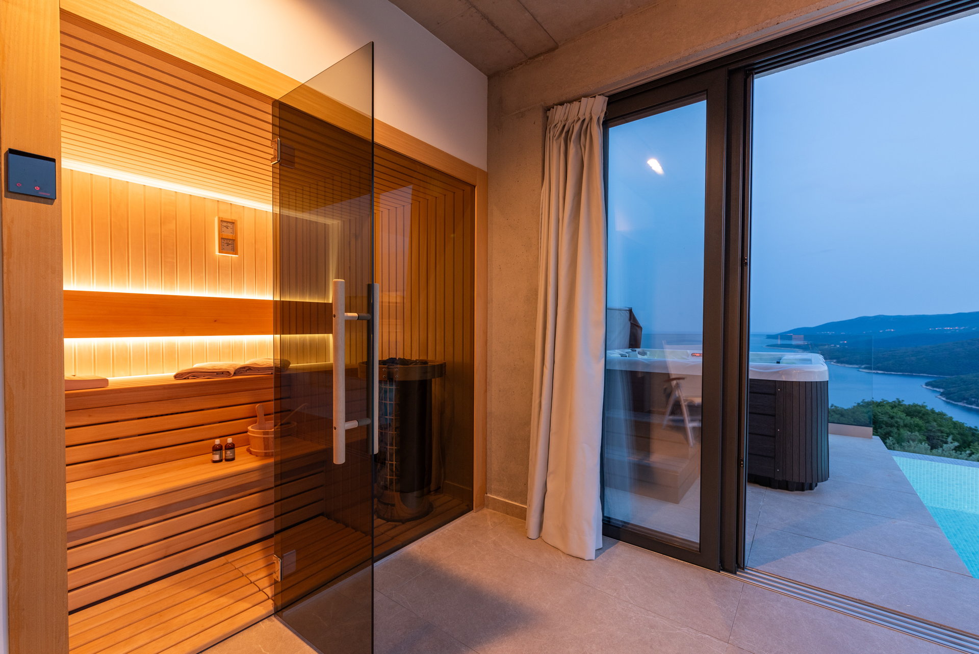 Luxury Villa Horizonte with Pool