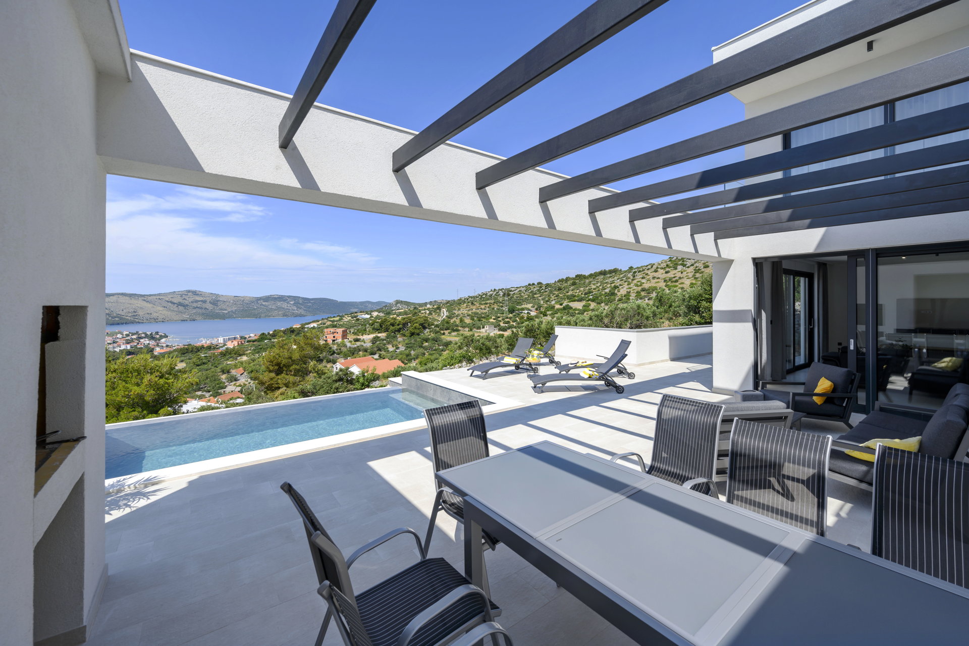 Villa Eoni with Infinity Pool