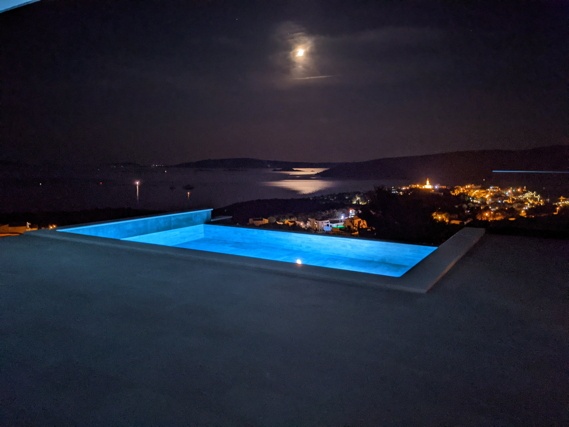 Villa Eoni with Infinity Pool