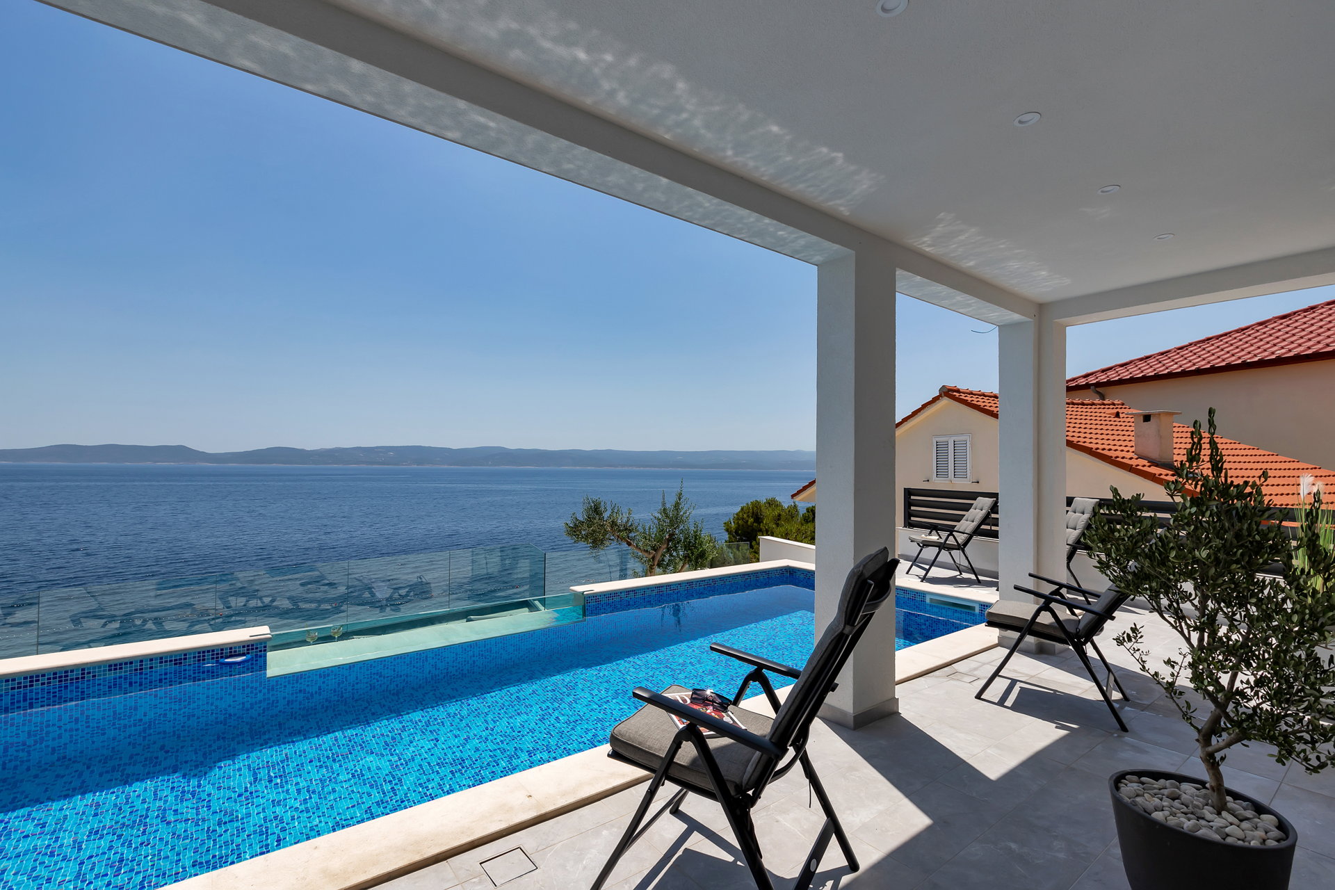 Beachfront Villa Immortelle with Pool