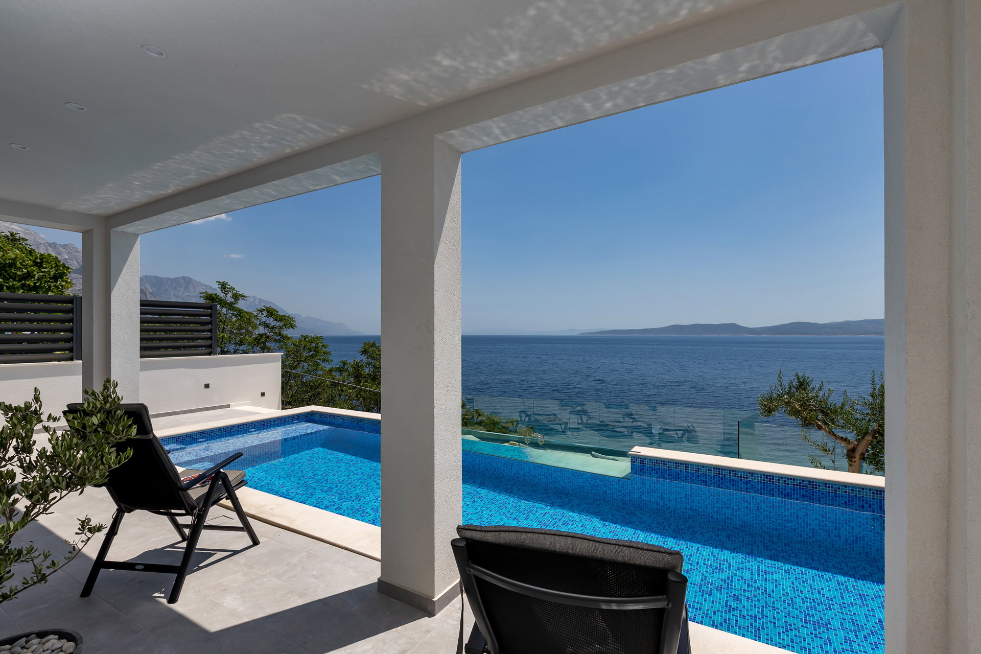 Beachfront Villa Immortelle with Pool