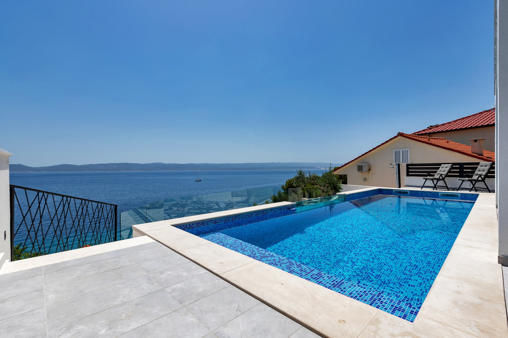 Beachfront Villa Immortelle with Pool