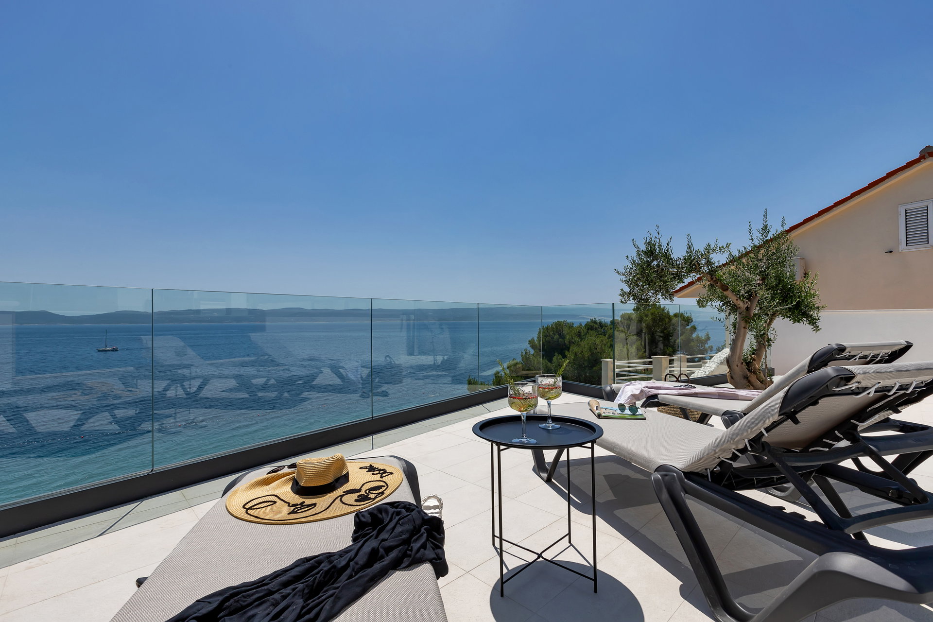 Beachfront Villa Immortelle with Pool