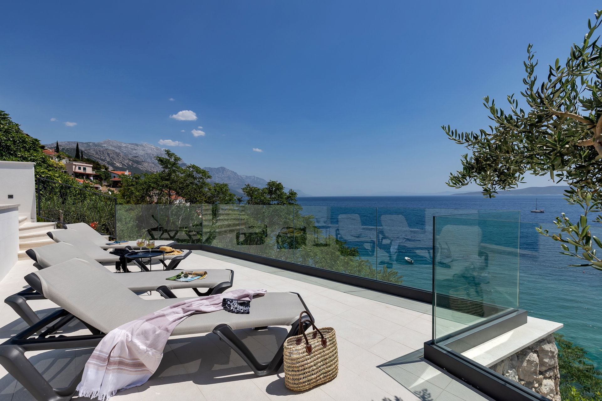 Beachfront Villa Immortelle with Pool