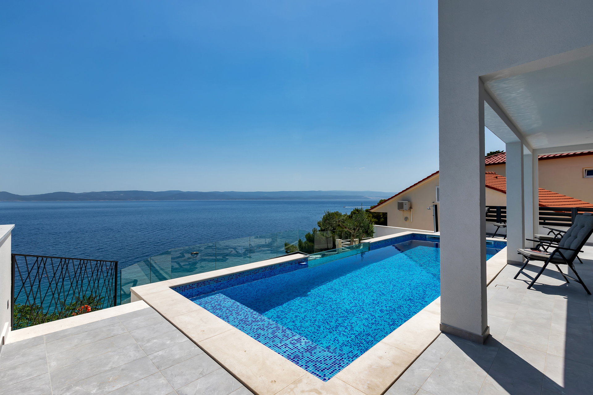 Beachfront Villa Immortelle with Pool