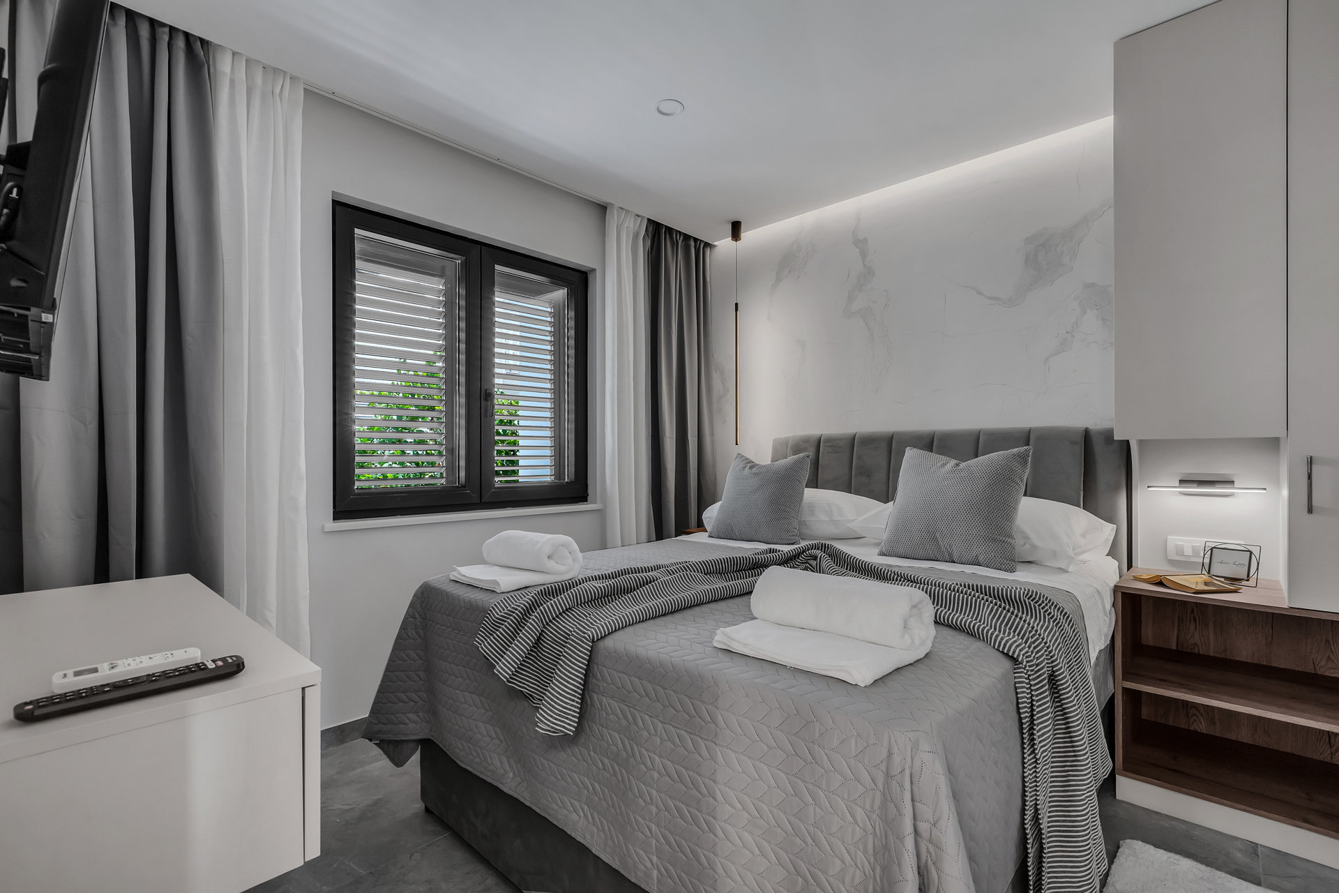 Beachfront Villa Immortelle with Pool
