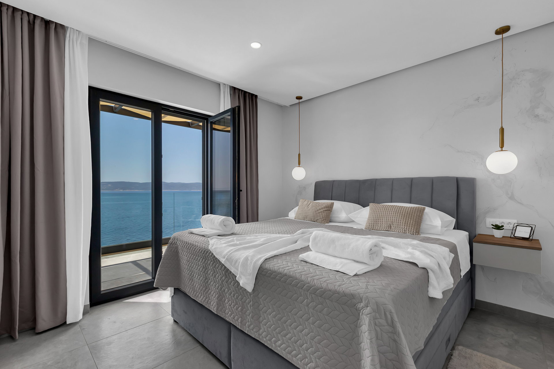 Beachfront Villa Immortelle with Pool