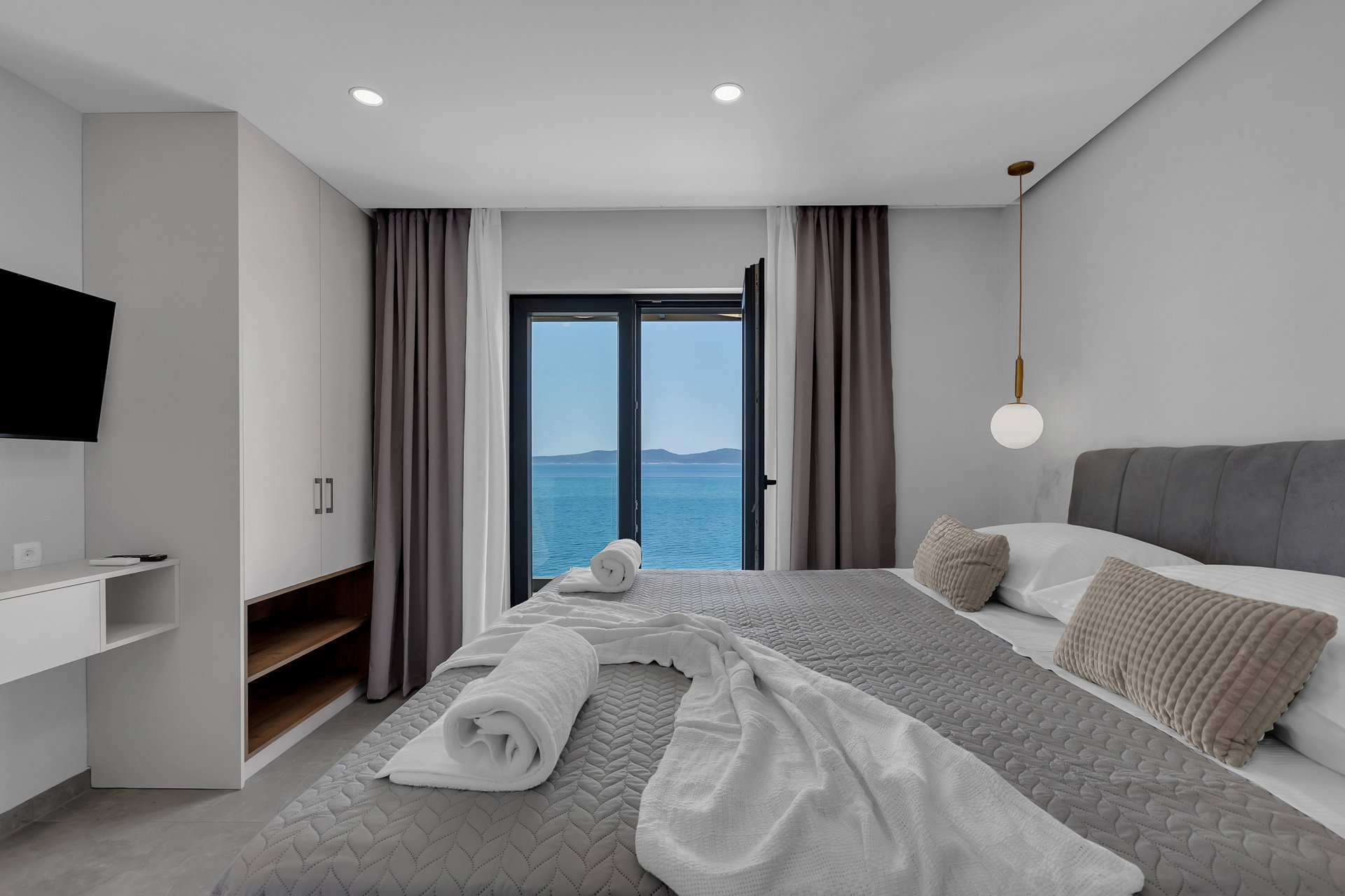 Beachfront Villa Immortelle with Pool