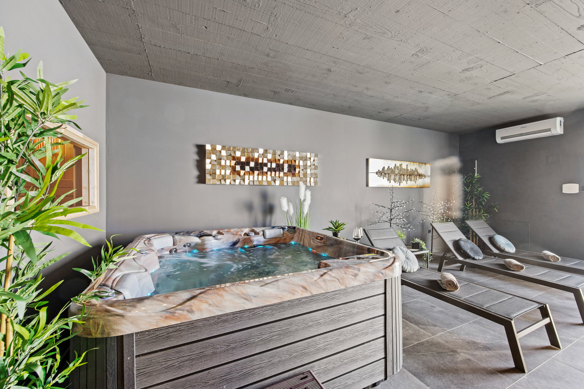 Luxury Villa Maroon with Pool