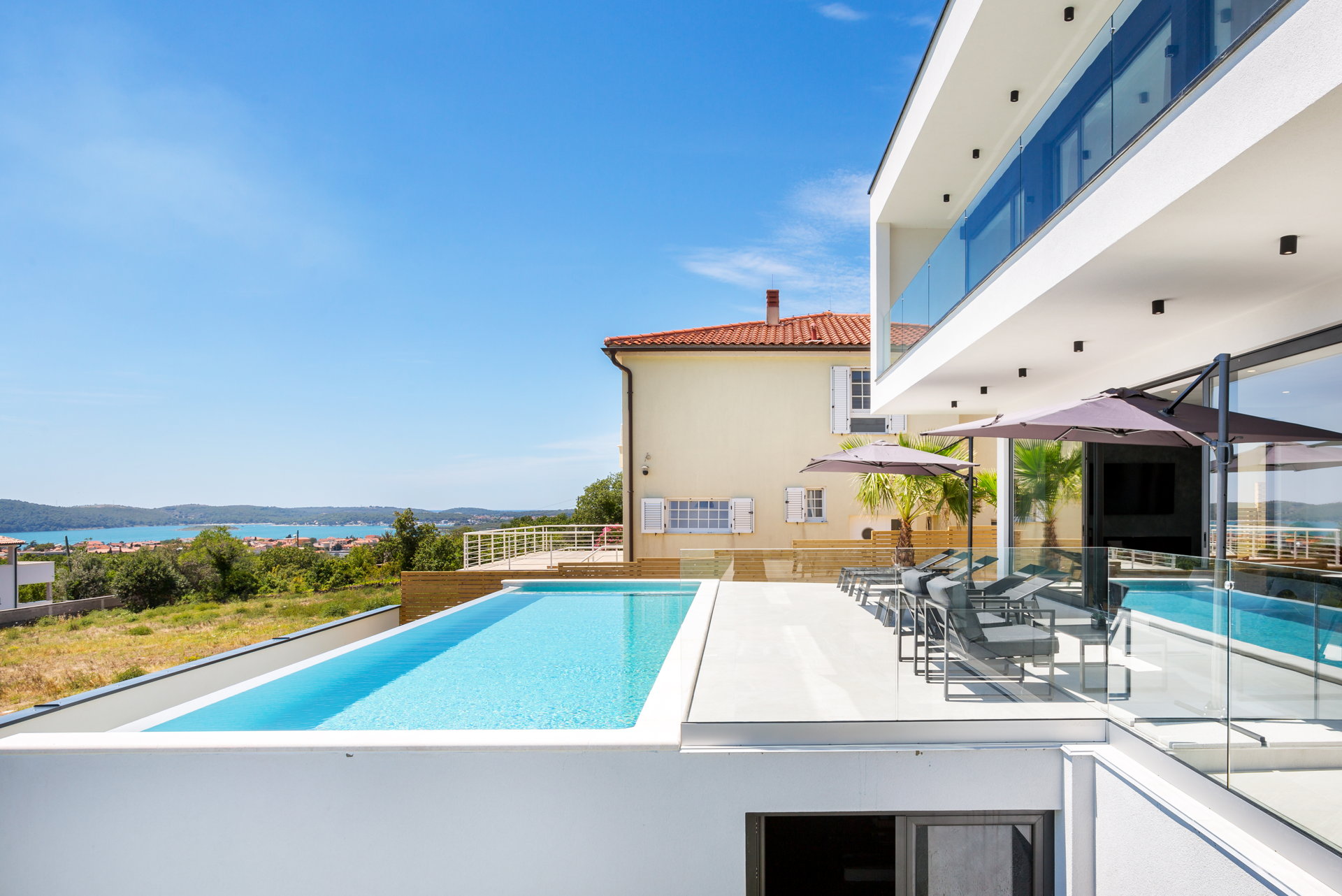 Luxury Villa Maroon with Pool