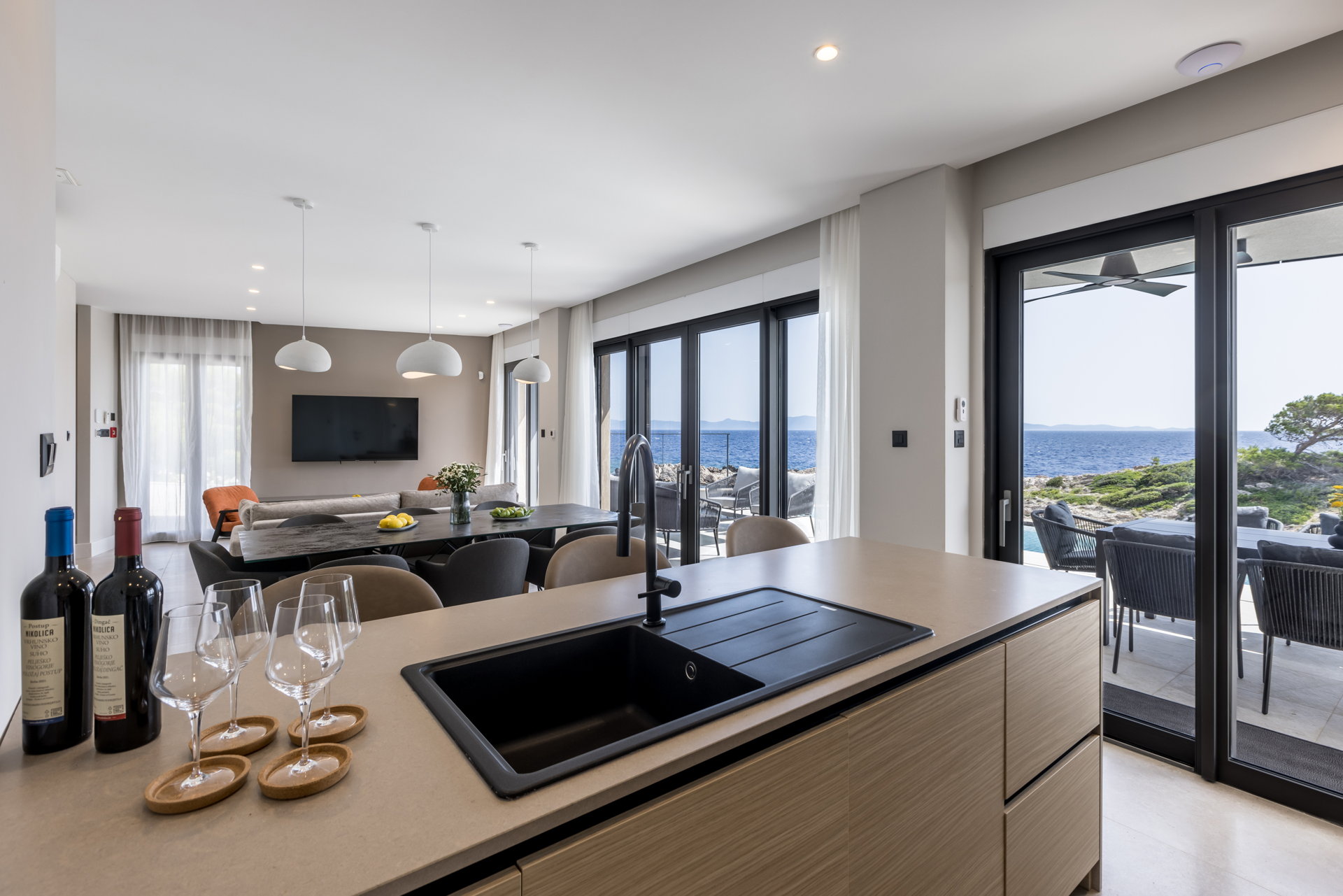 Beachfront Villa Fine Time with Pool II