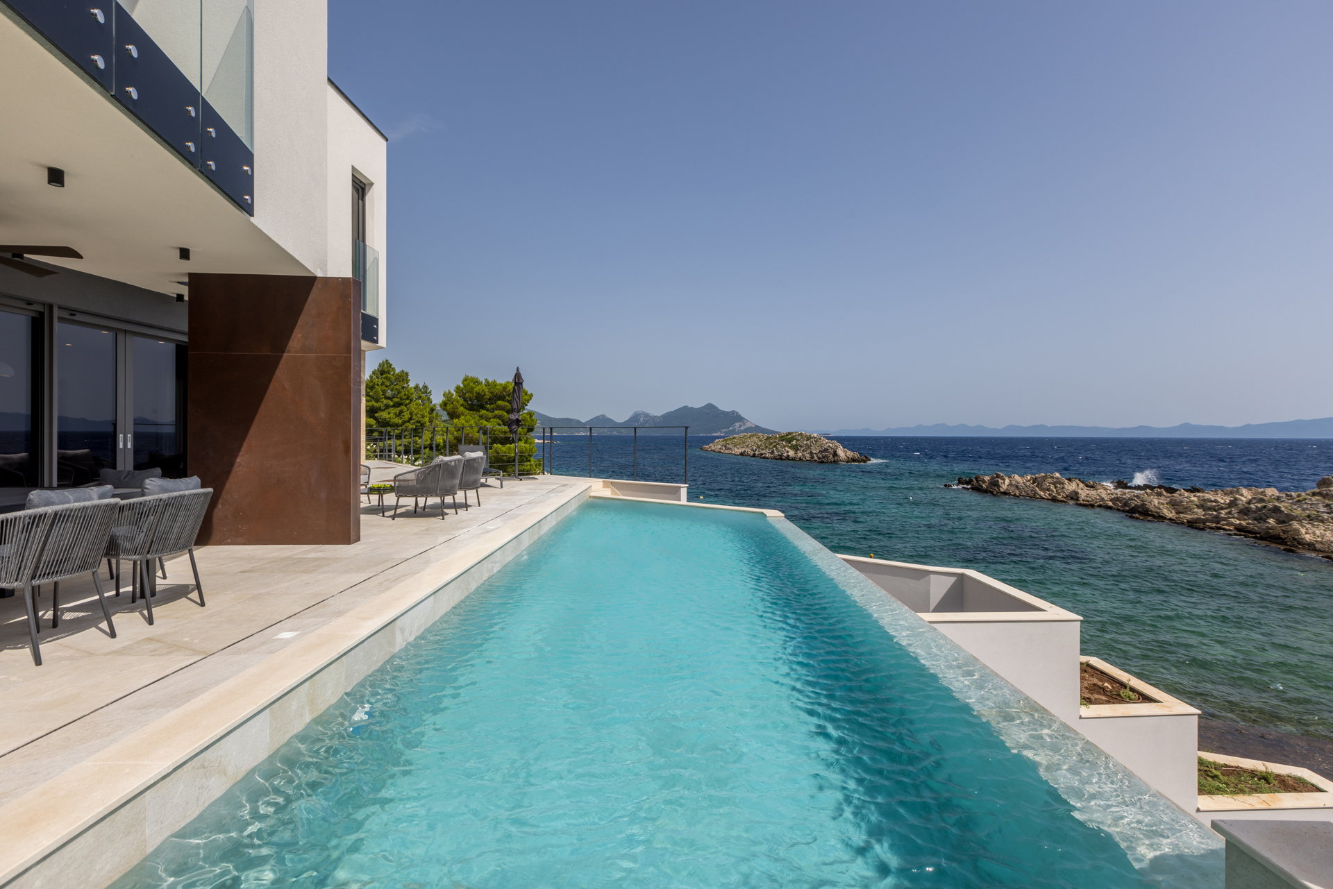 Beachfront Villa Fine Time with Pool II