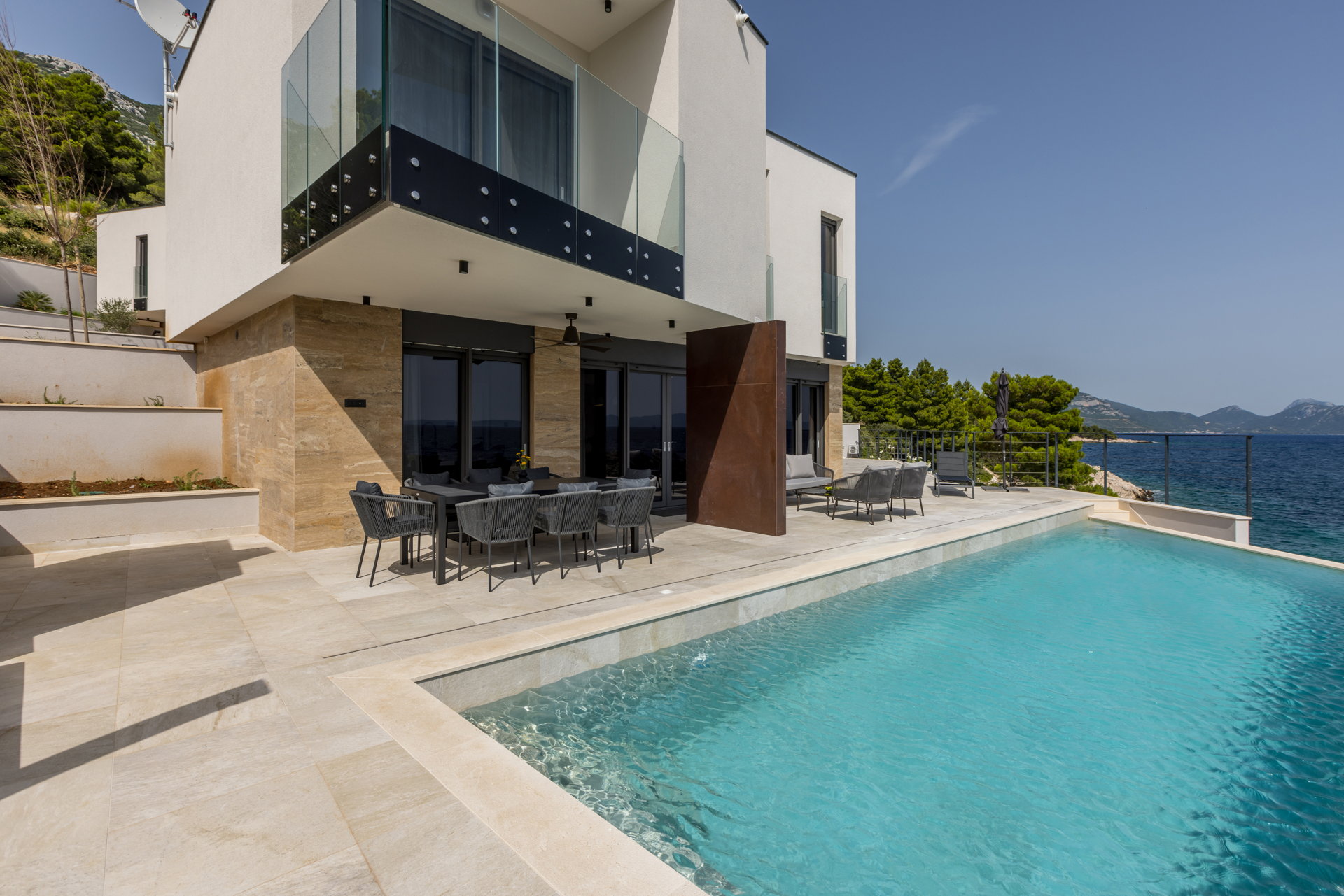 Beachfront Villa Fine Time with Pool II
