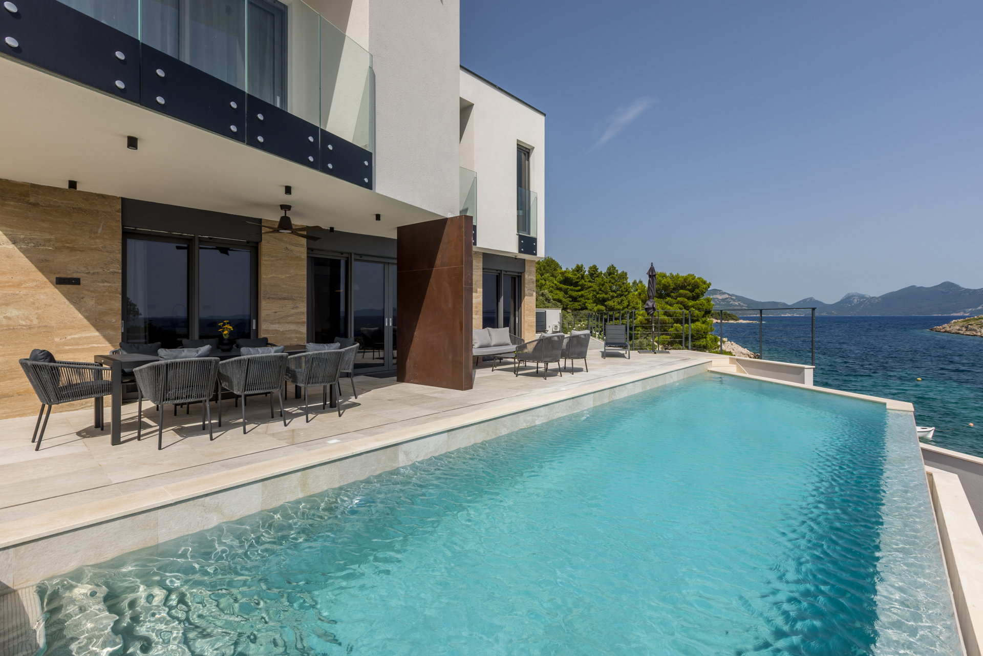 Beachfront Villa Fine Time with Pool II
