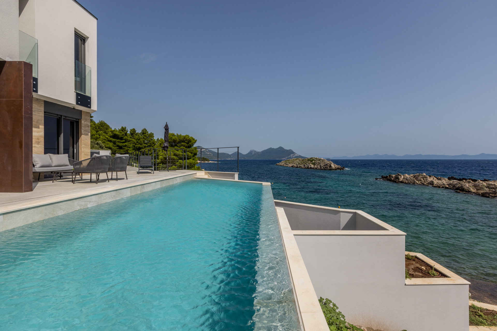 Beachfront Villa Fine Time with Pool II