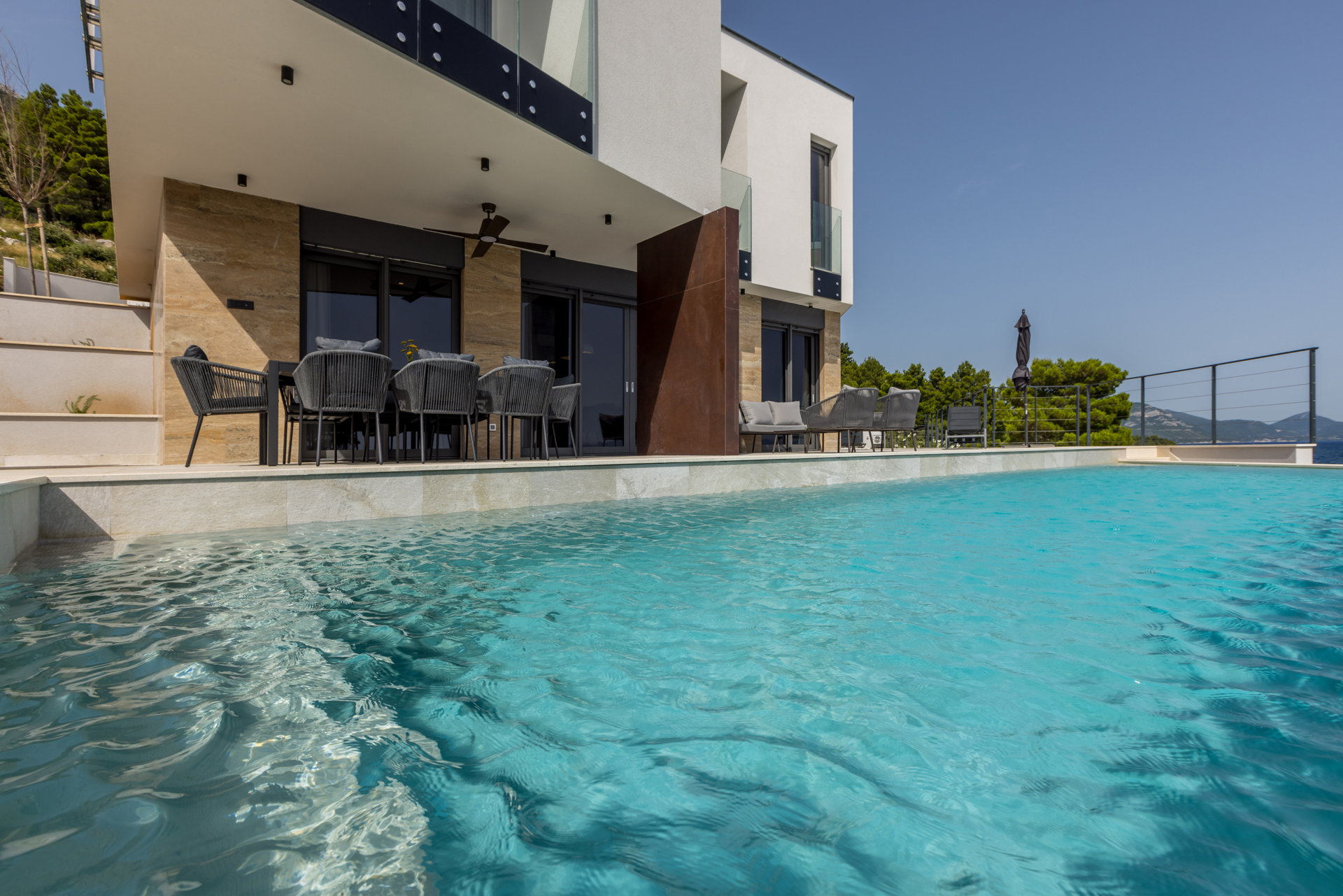Beachfront Villa Fine Time with Pool II
