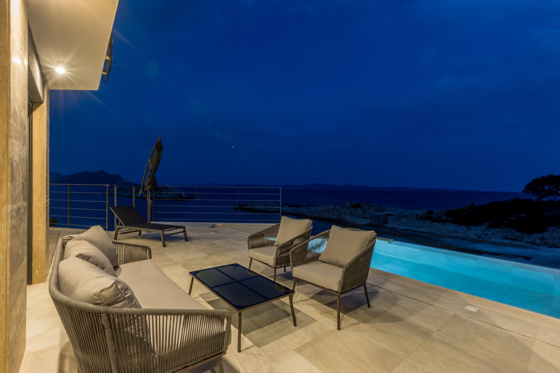 Beachfront Villa Fine Time with Pool II