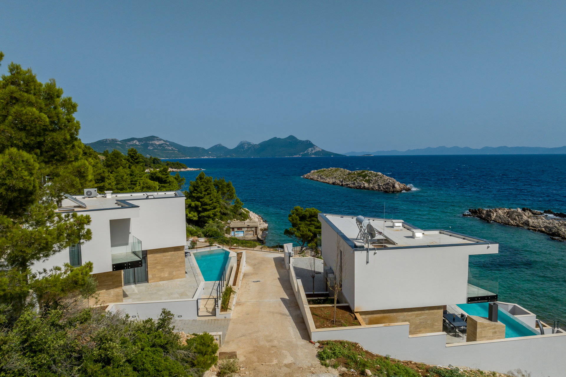 Beachfront Villa Fine Time with Pool II