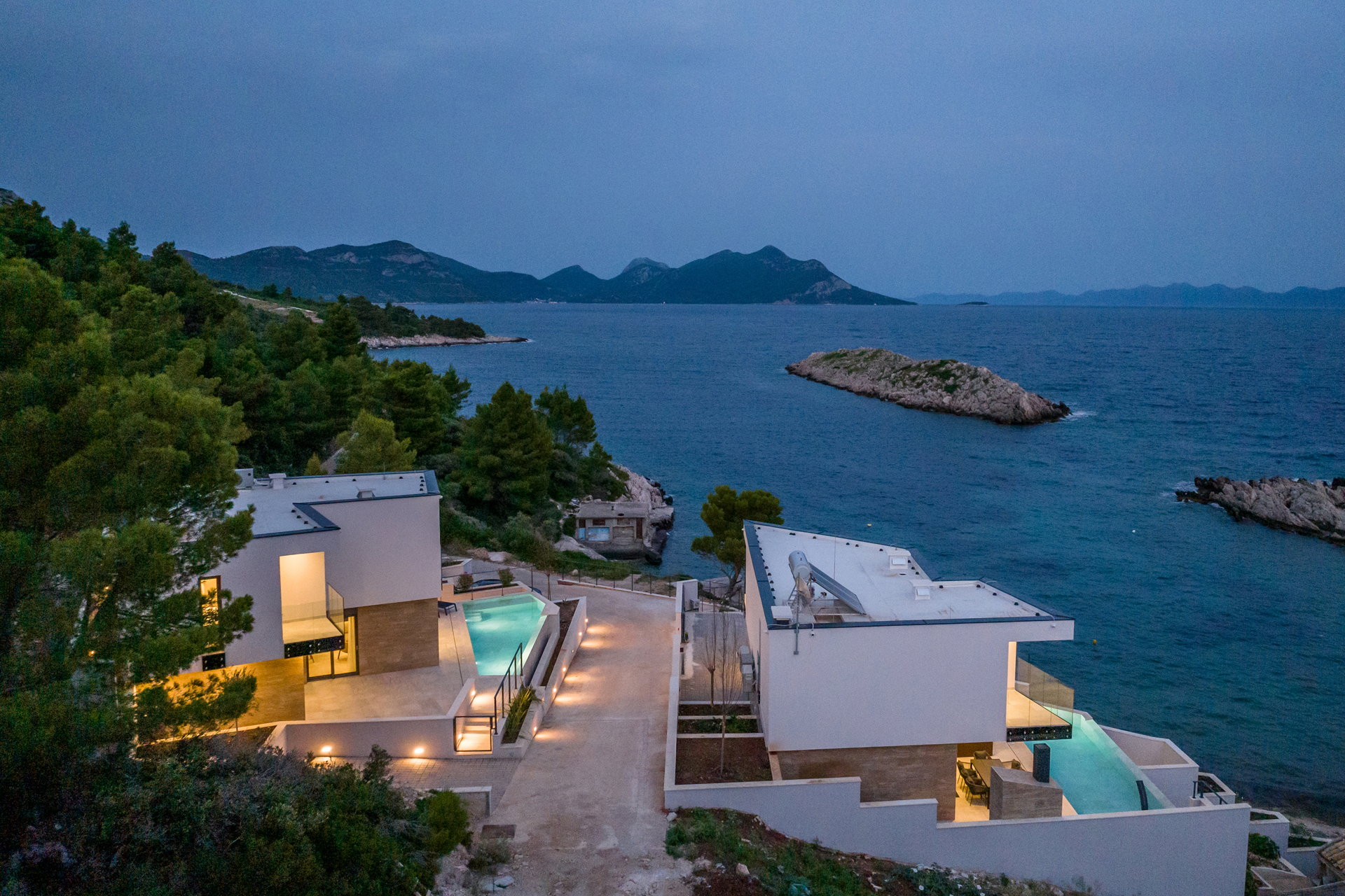 Beachfront Villa Fine Time with Pool II
