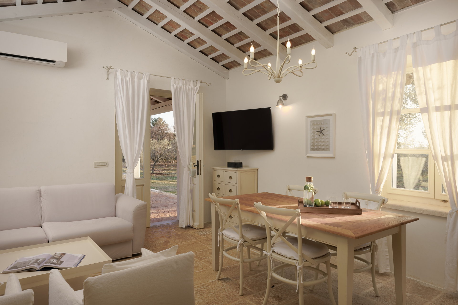 Villa Famoso with Pool