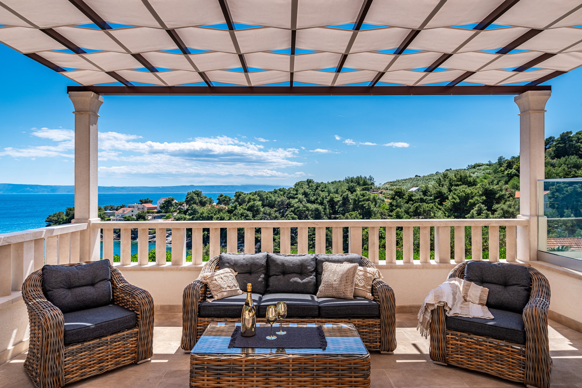 Villa Sailing Blue with Pool