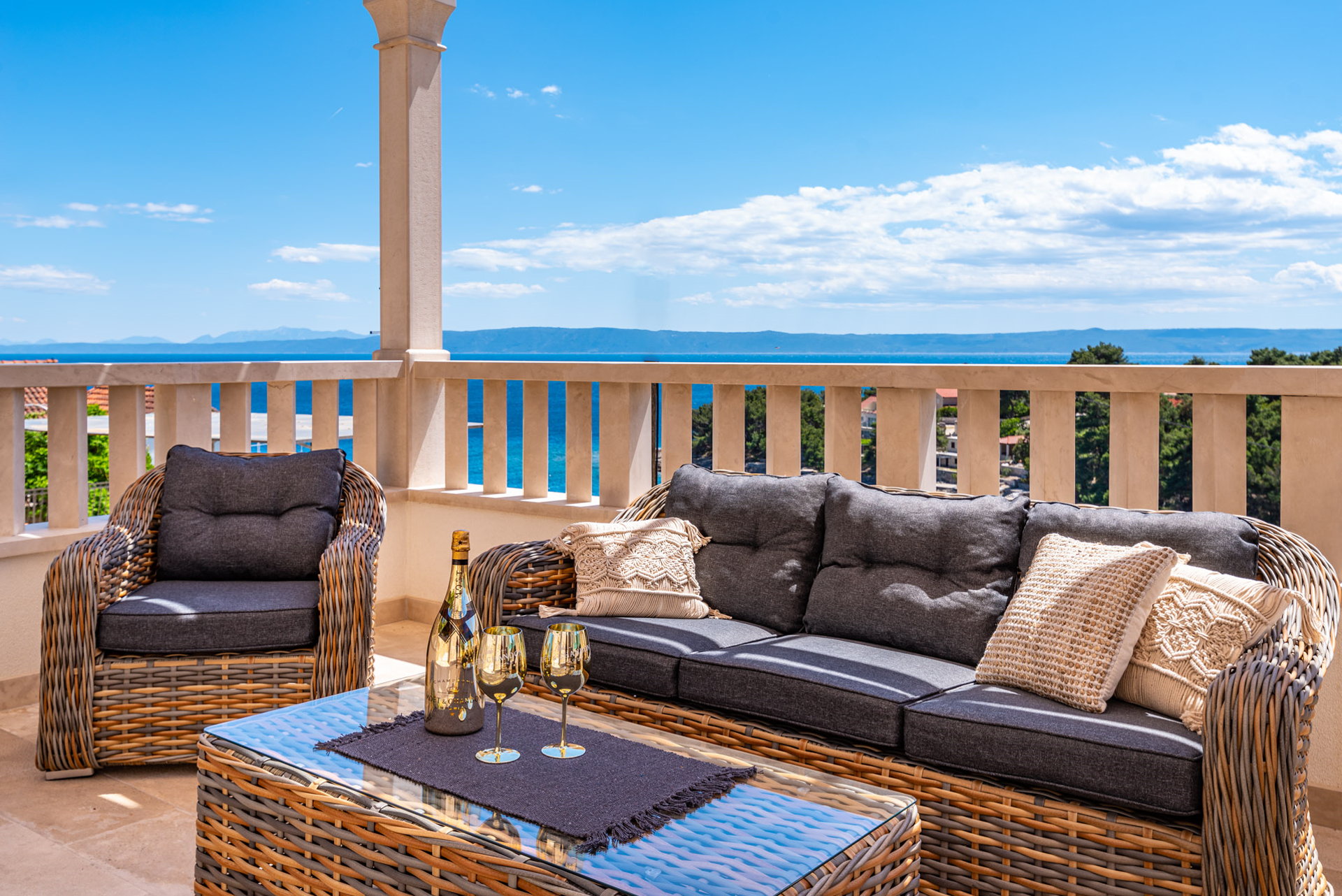 Villa Sailing Blue with Pool
