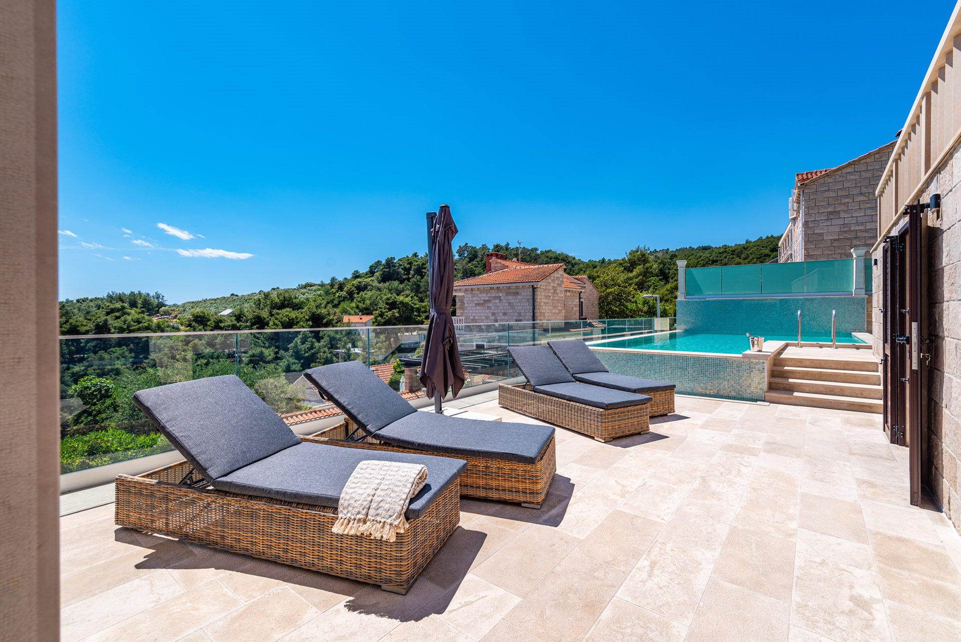 Villa Sailing Blue with Pool
