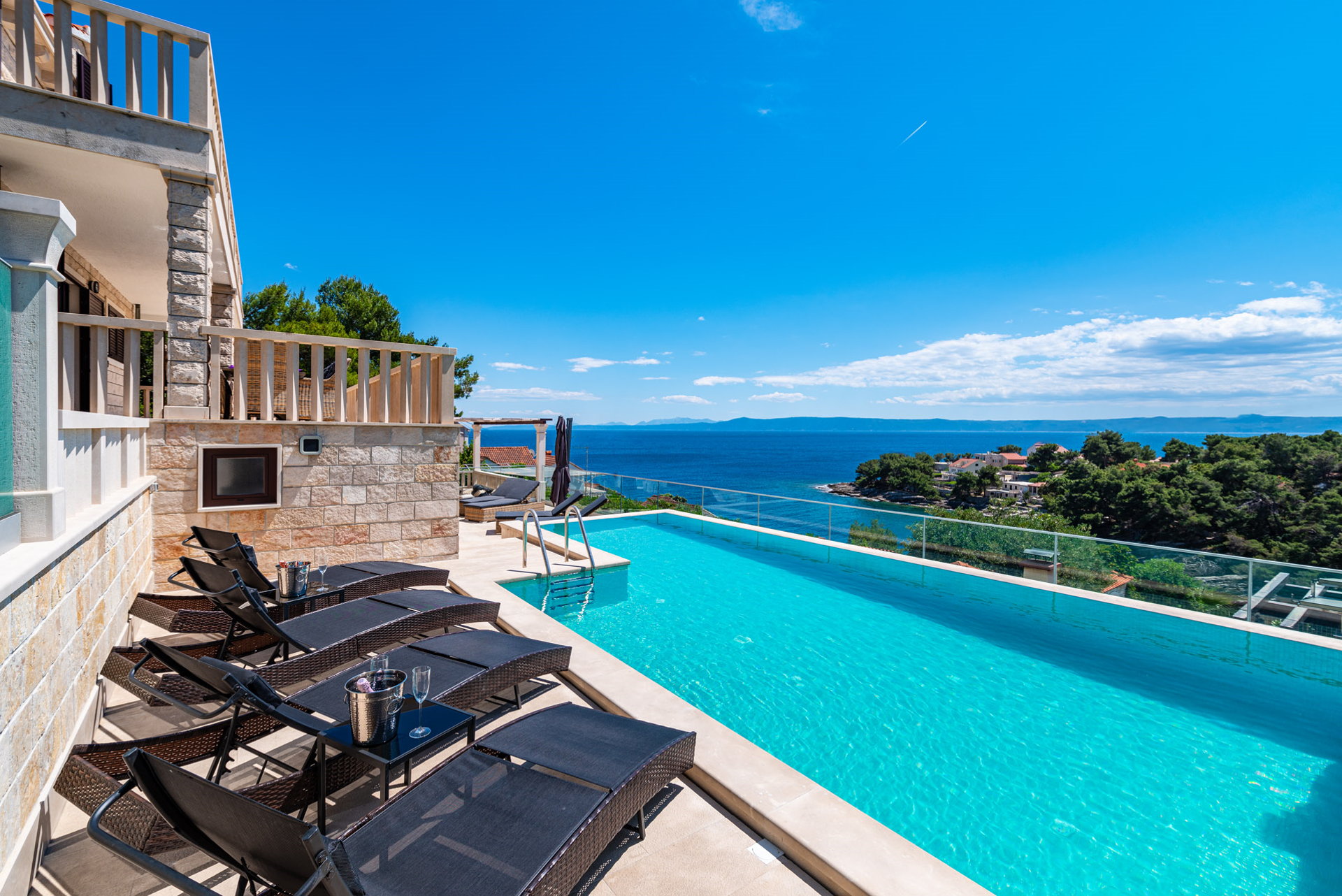 Villa Sailing Blue with Pool