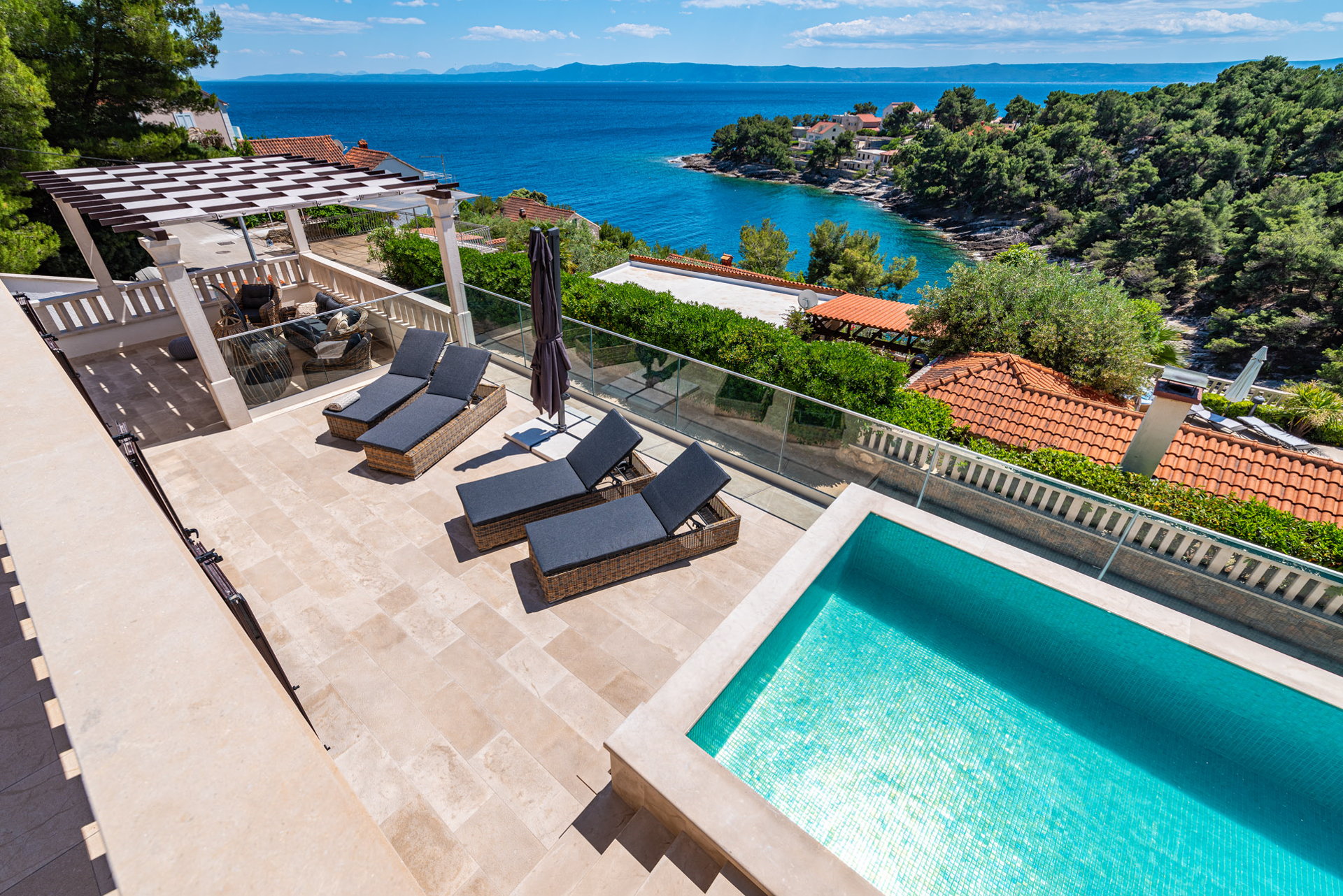 Villa Sailing Blue with Pool