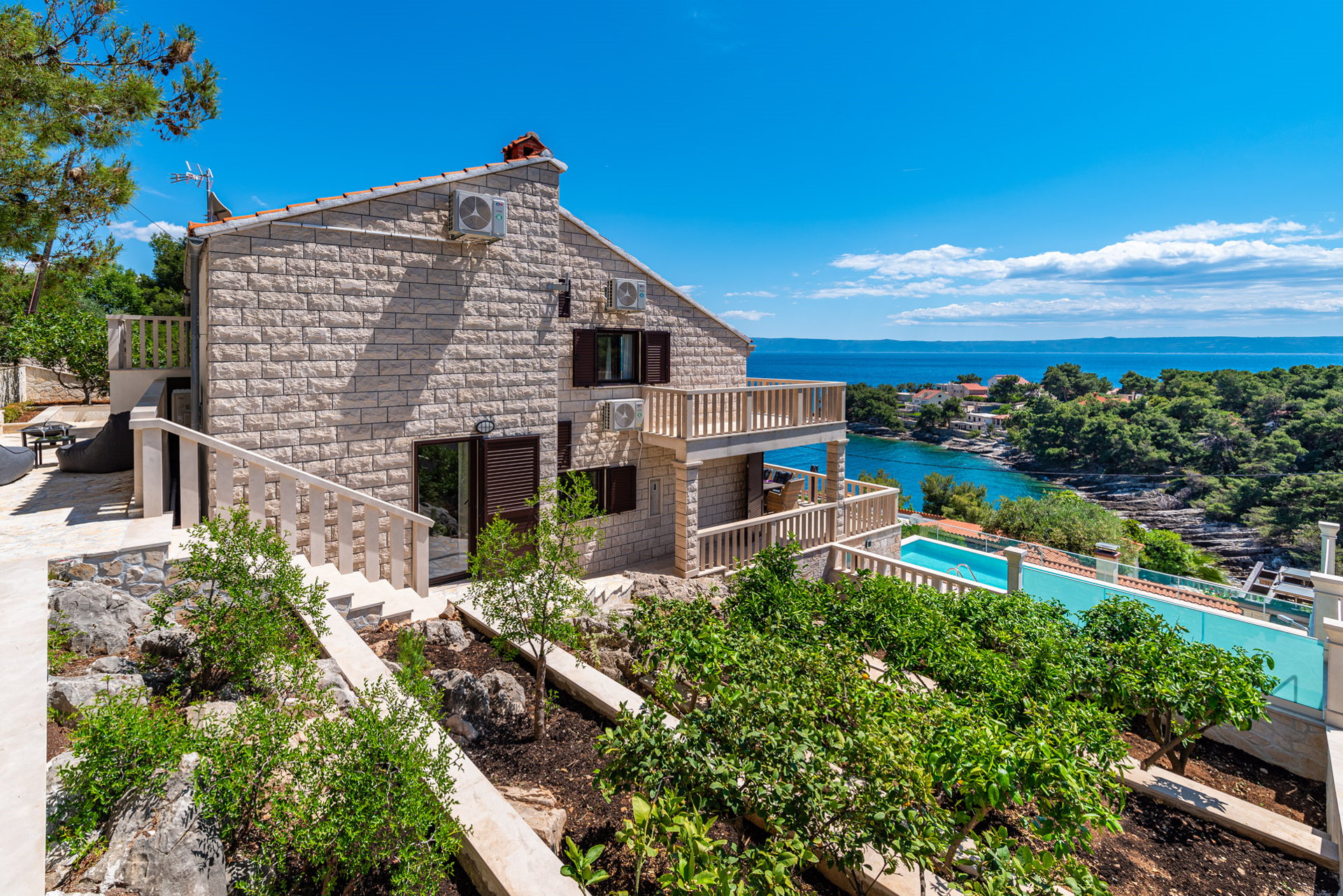 Villa Sailing Blue with Pool