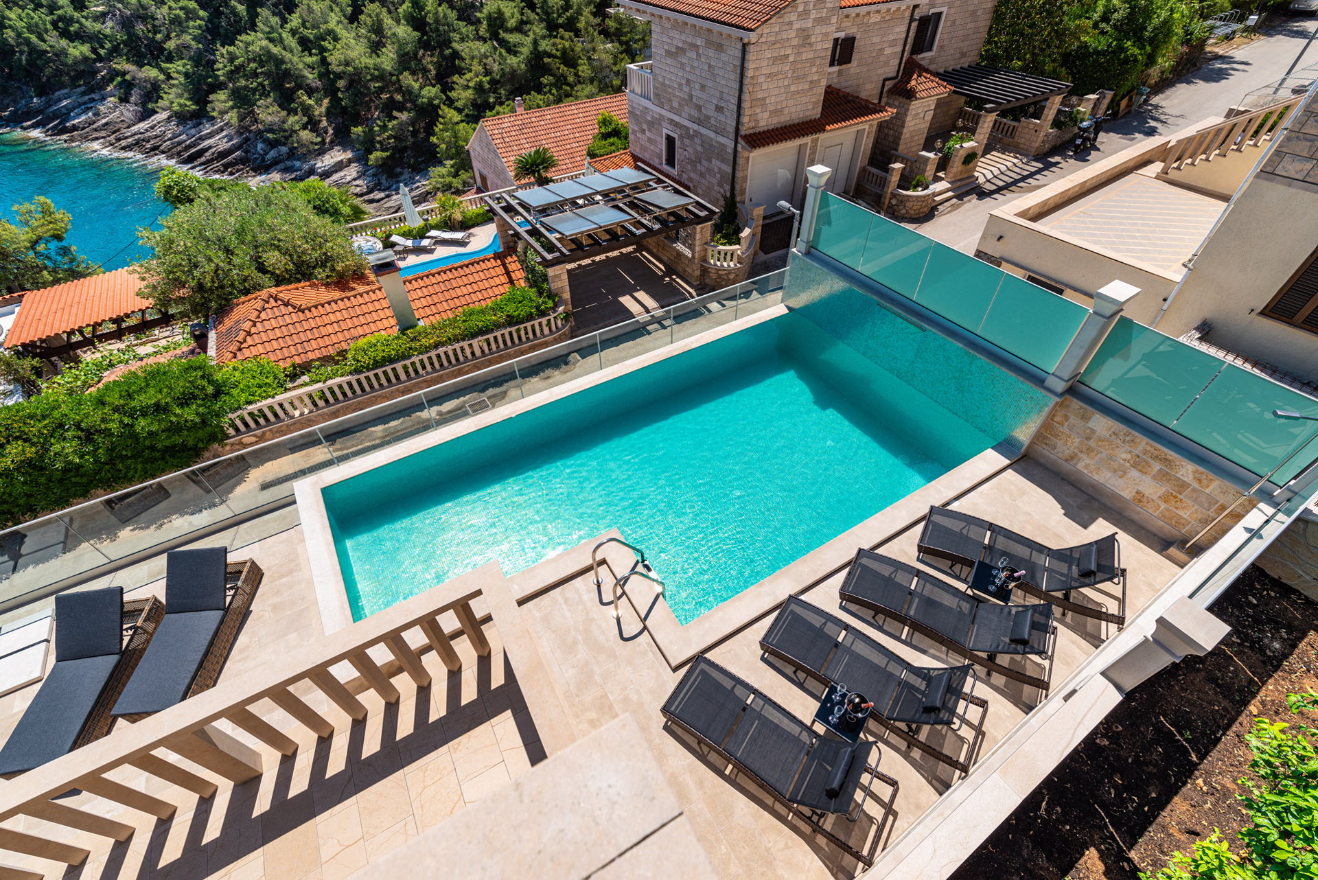 Villa Sailing Blue with Pool