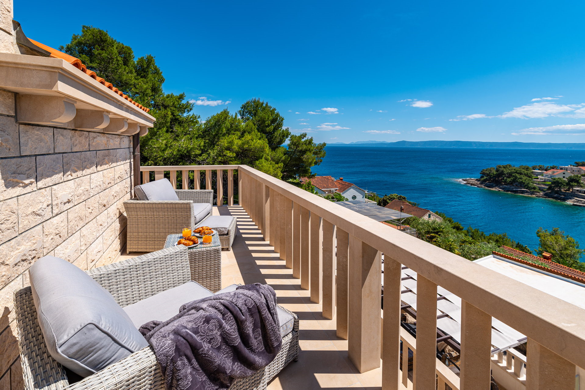 Villa Sailing Blue with Pool