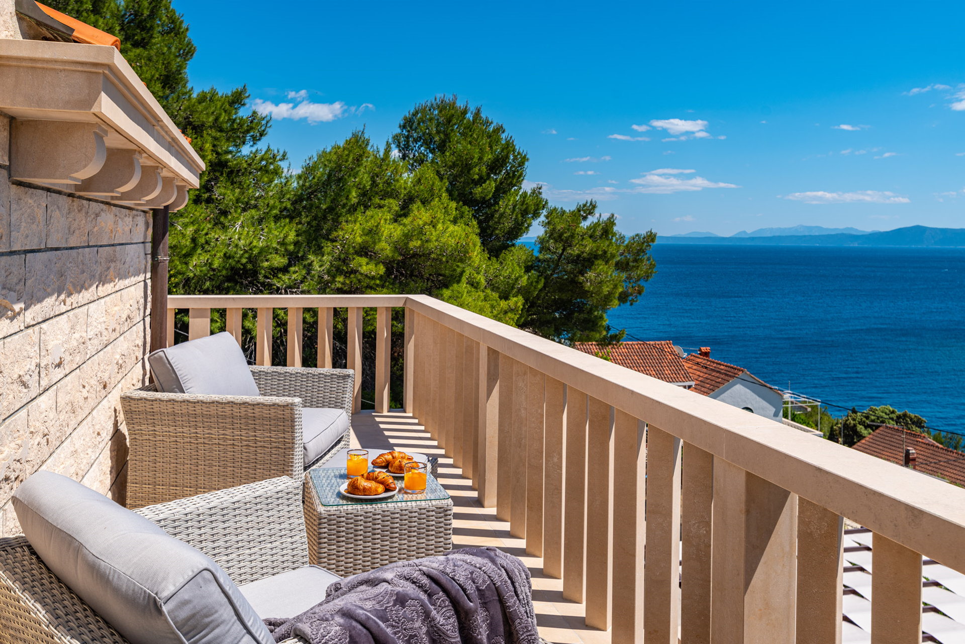 Villa Sailing Blue with Pool