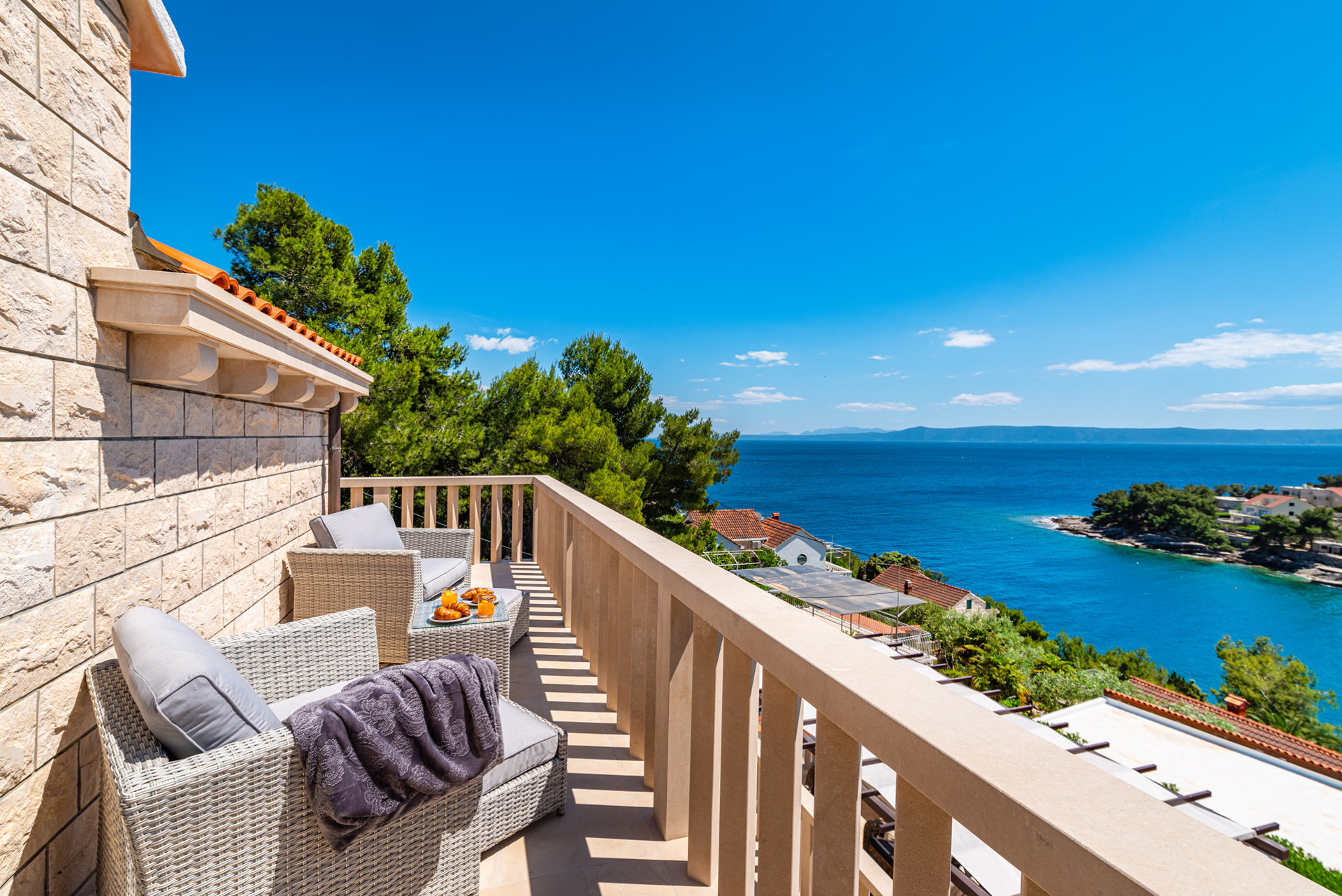 Villa Sailing Blue with Pool