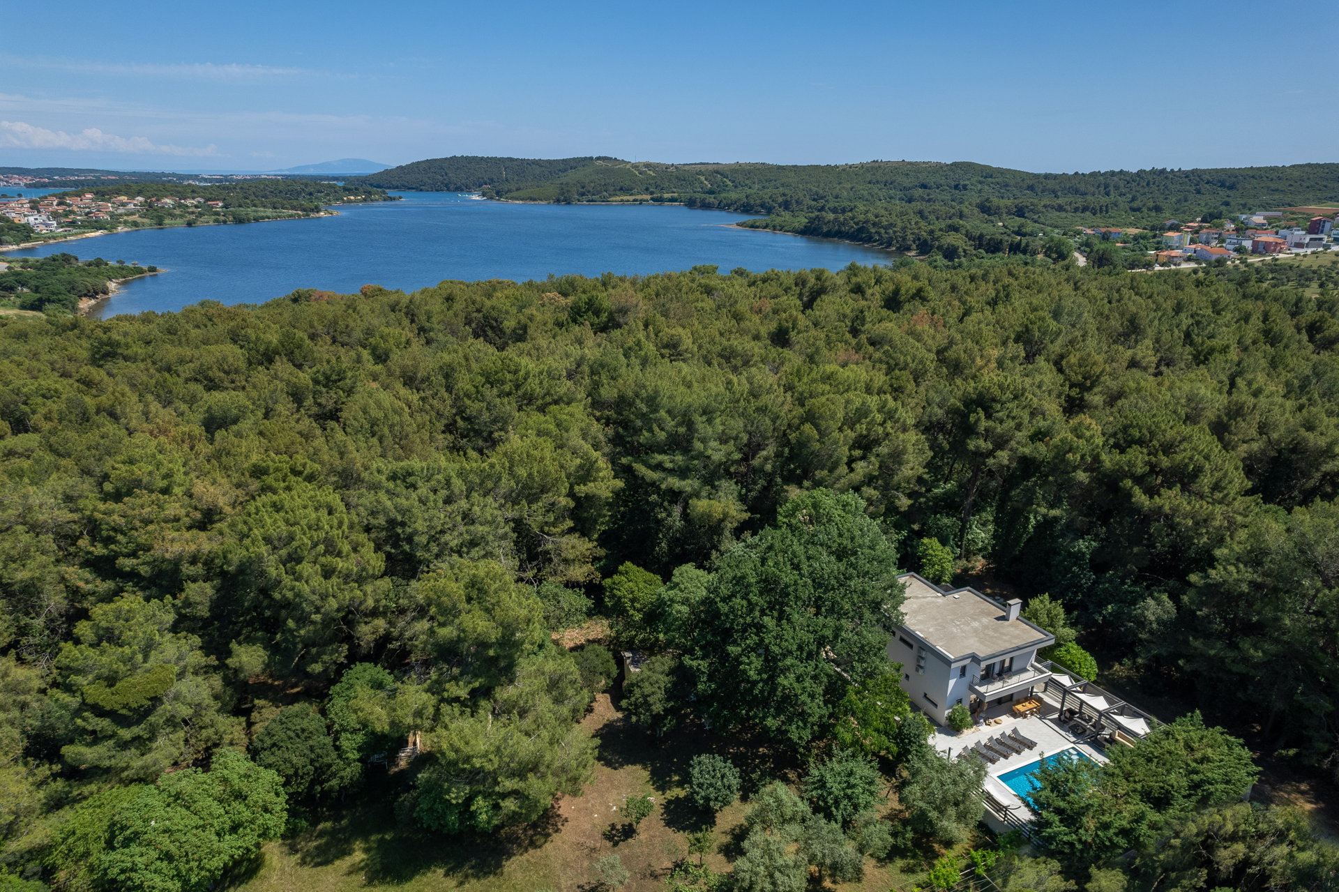 Luxury Villa Bosque with Pool