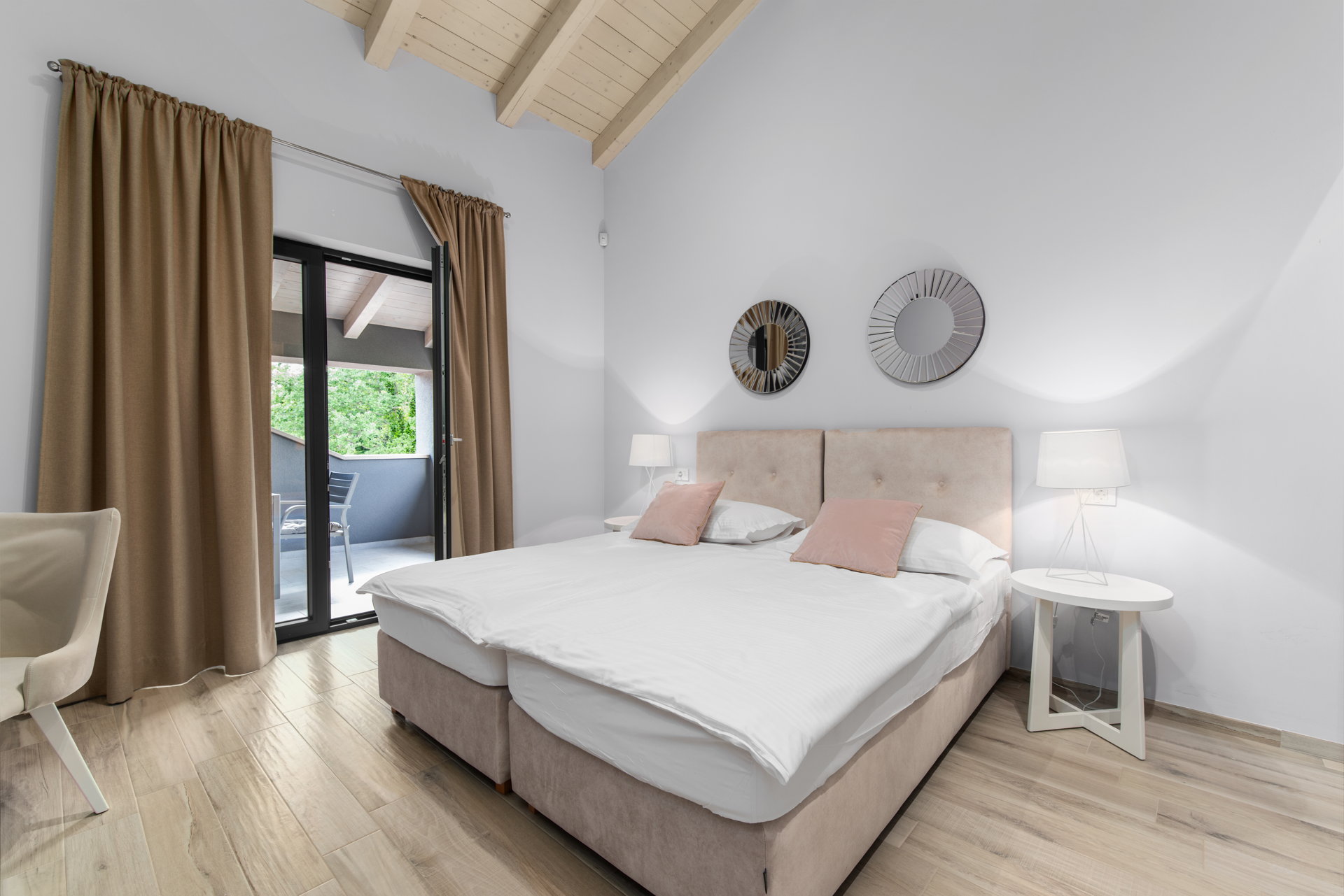 Villa Porta Aurea with Pool
